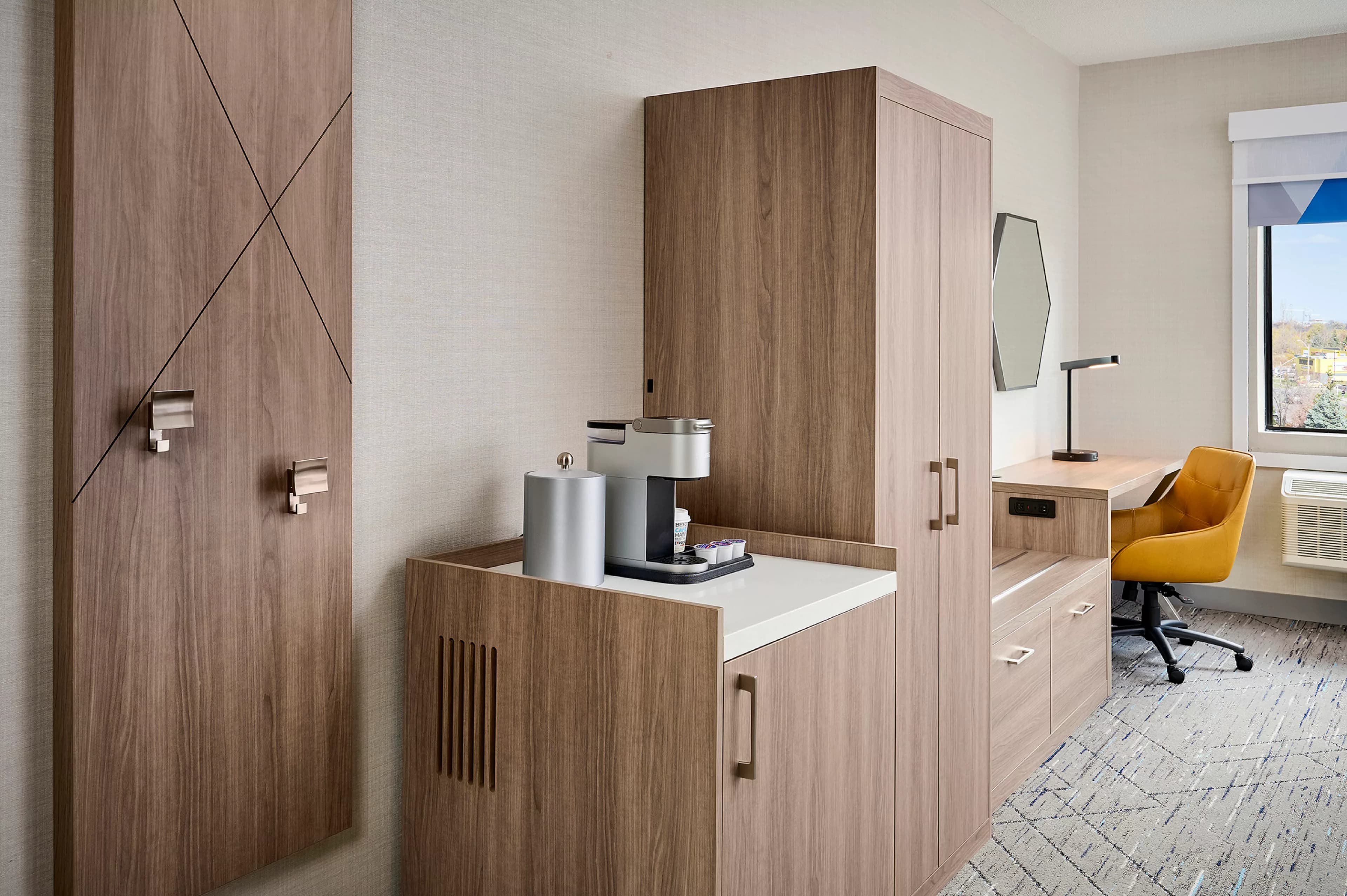 Holiday Inn Express Hamilton - Upper James — 8