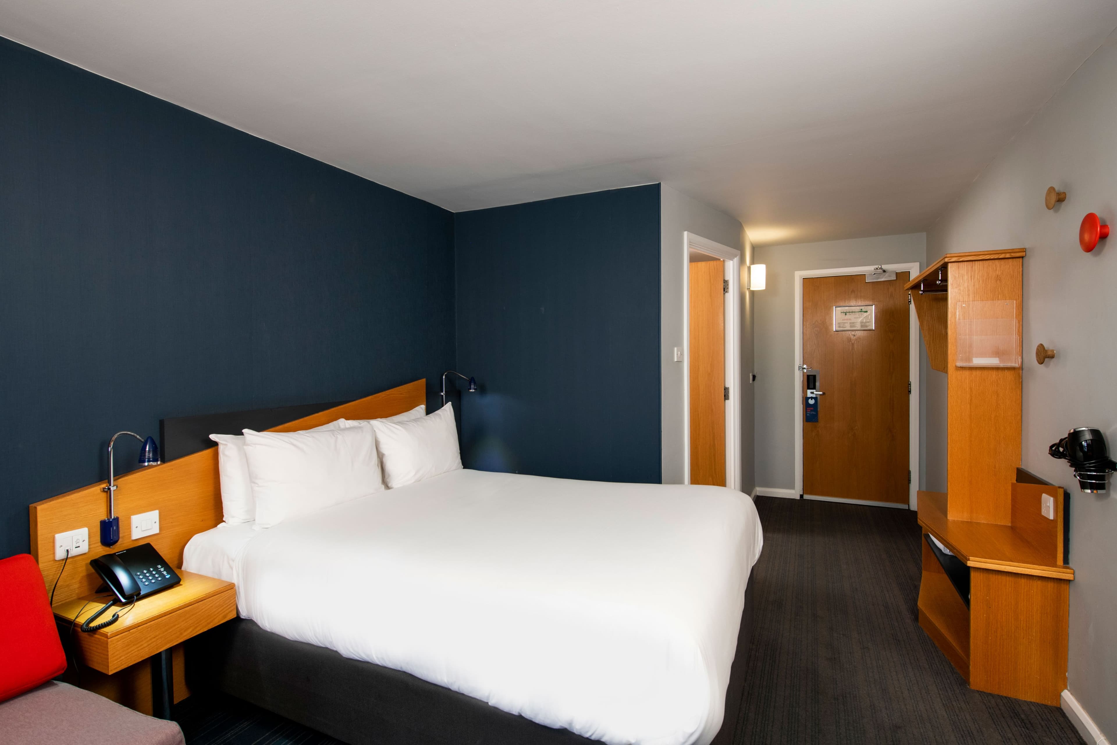Holiday Inn Express Hamilton - Image 4