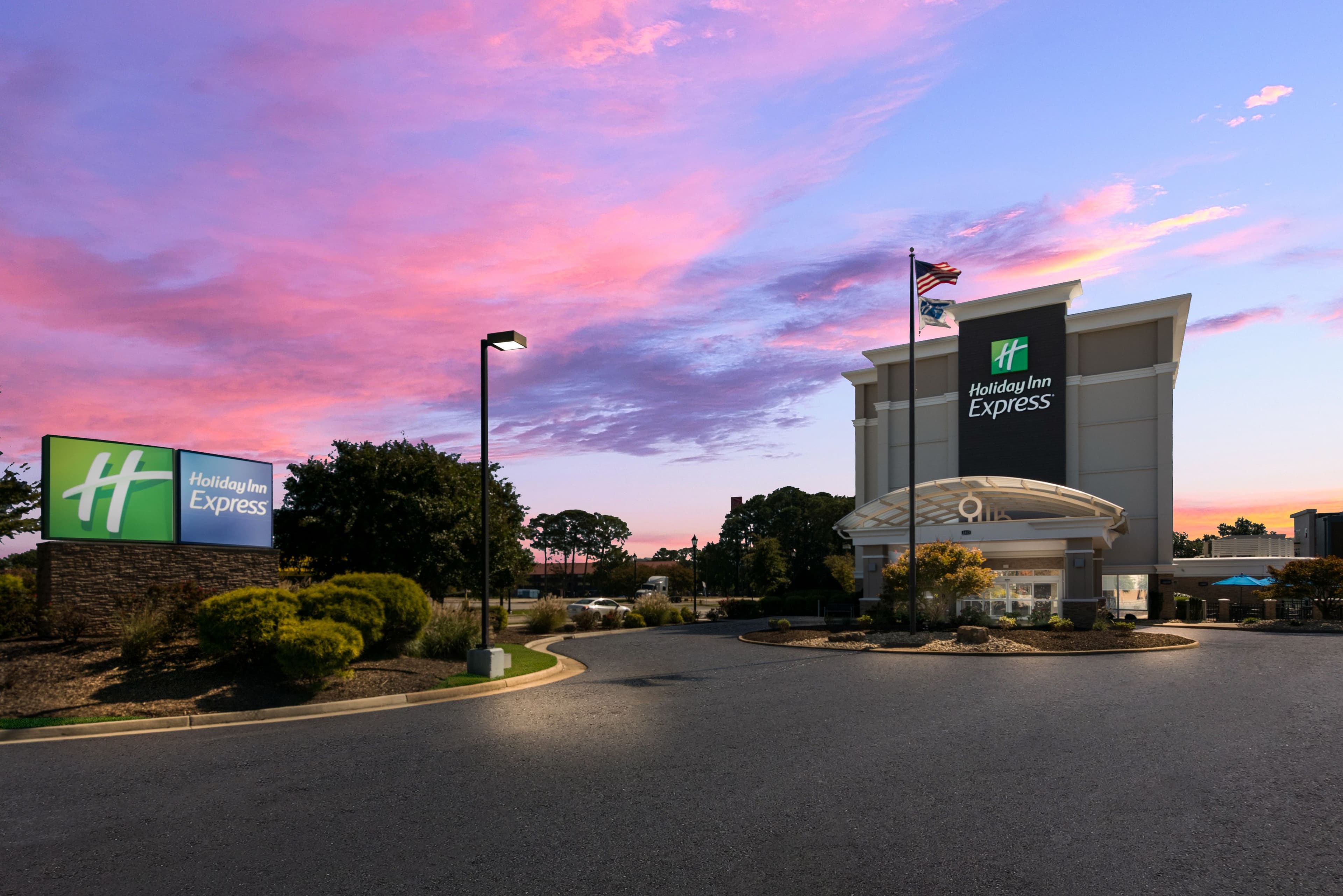 Holiday Inn Express Hampton - Coliseum Central - Image 1