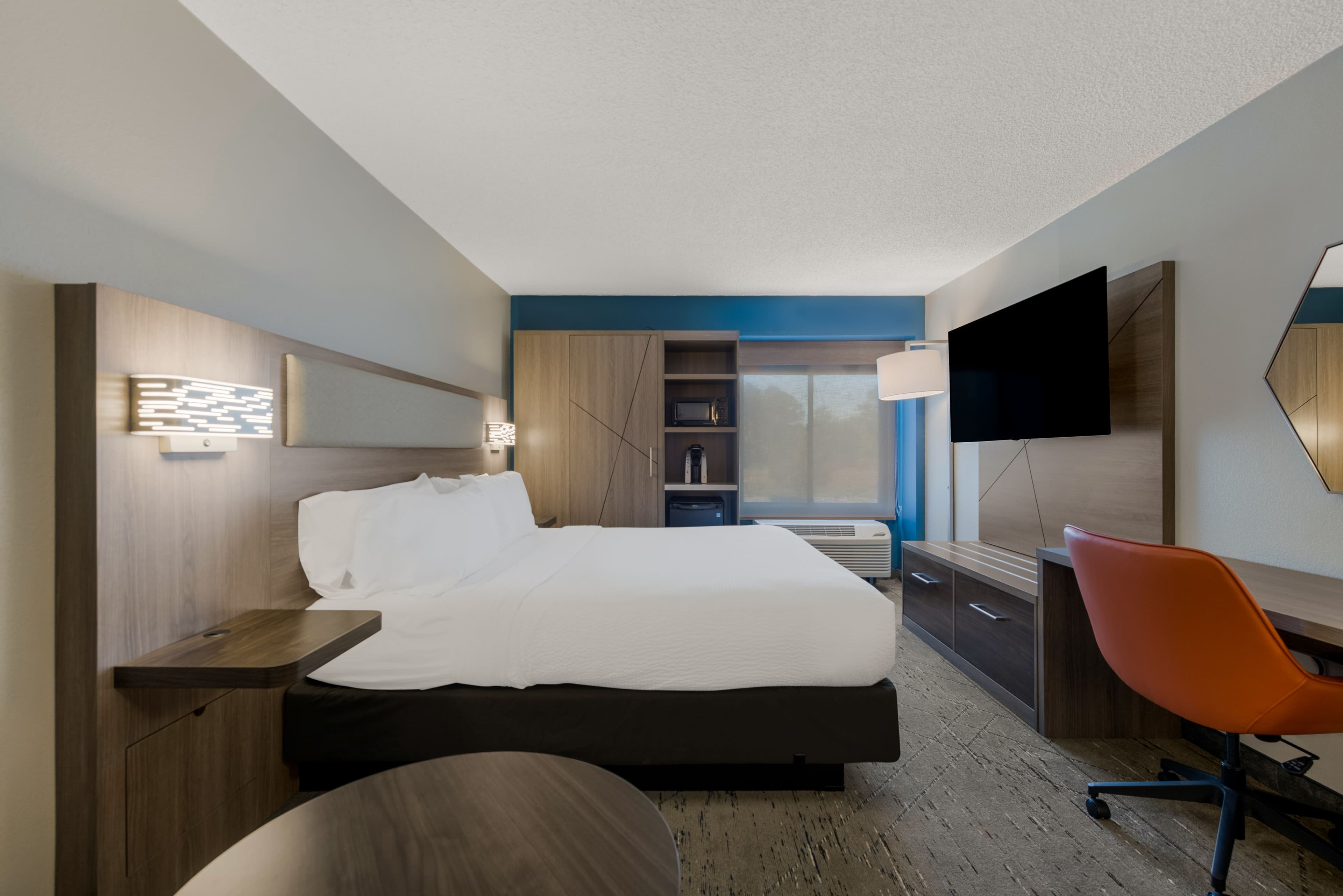 Holiday Inn Express Hampton - Coliseum Central - Image 2