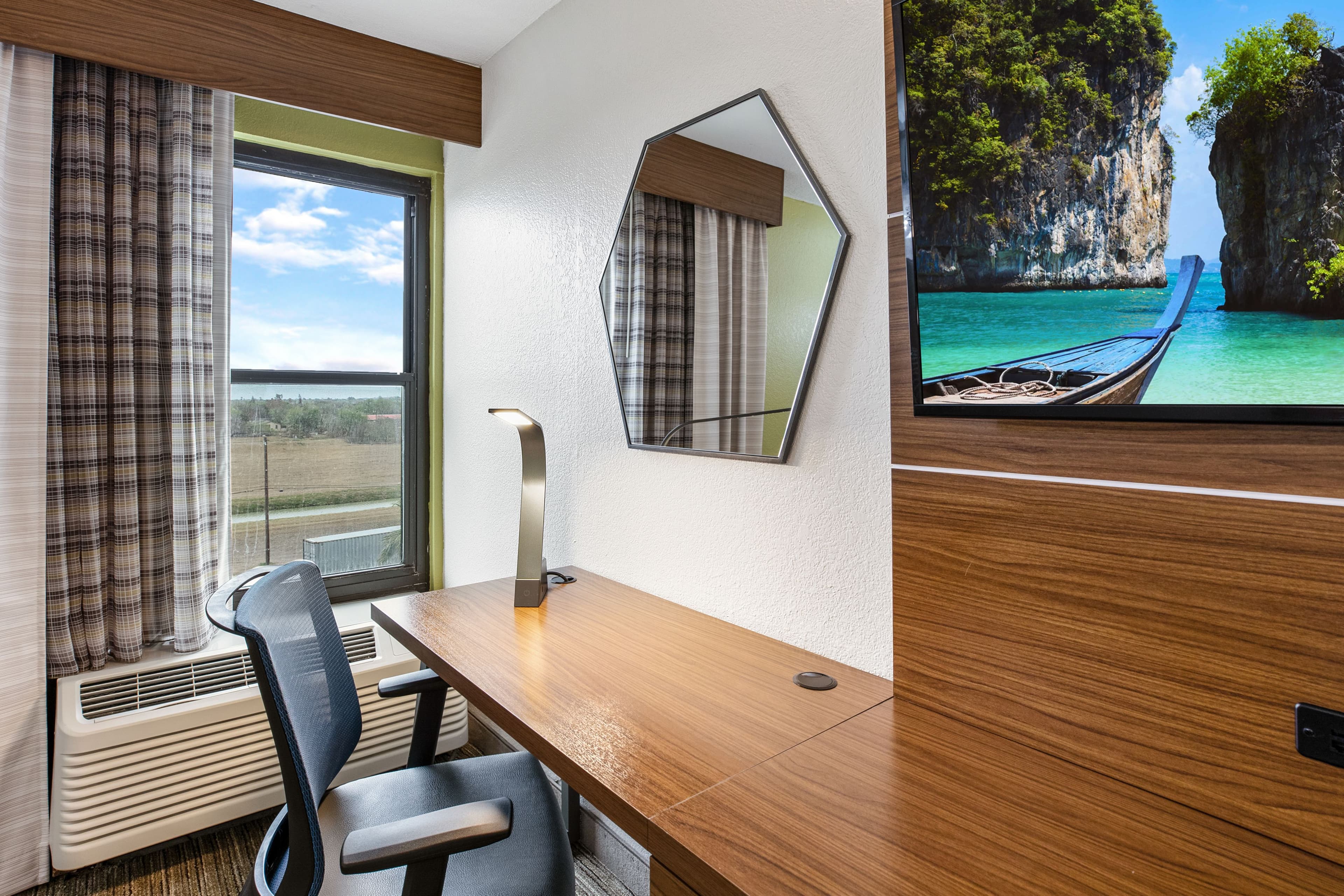 Holiday Inn Express Harlingen - Image 4