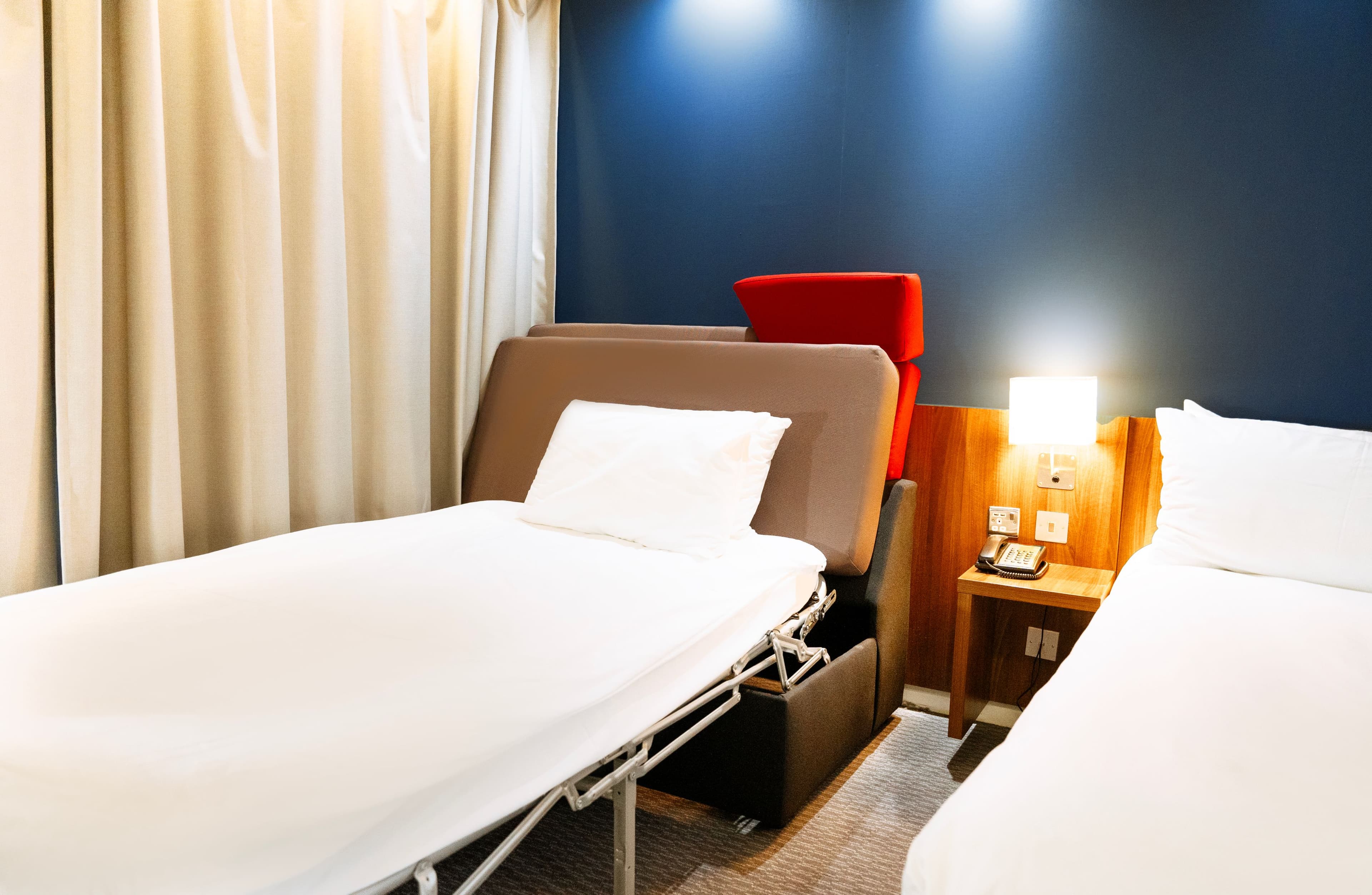 Holiday Inn Express Harlow - Image 5