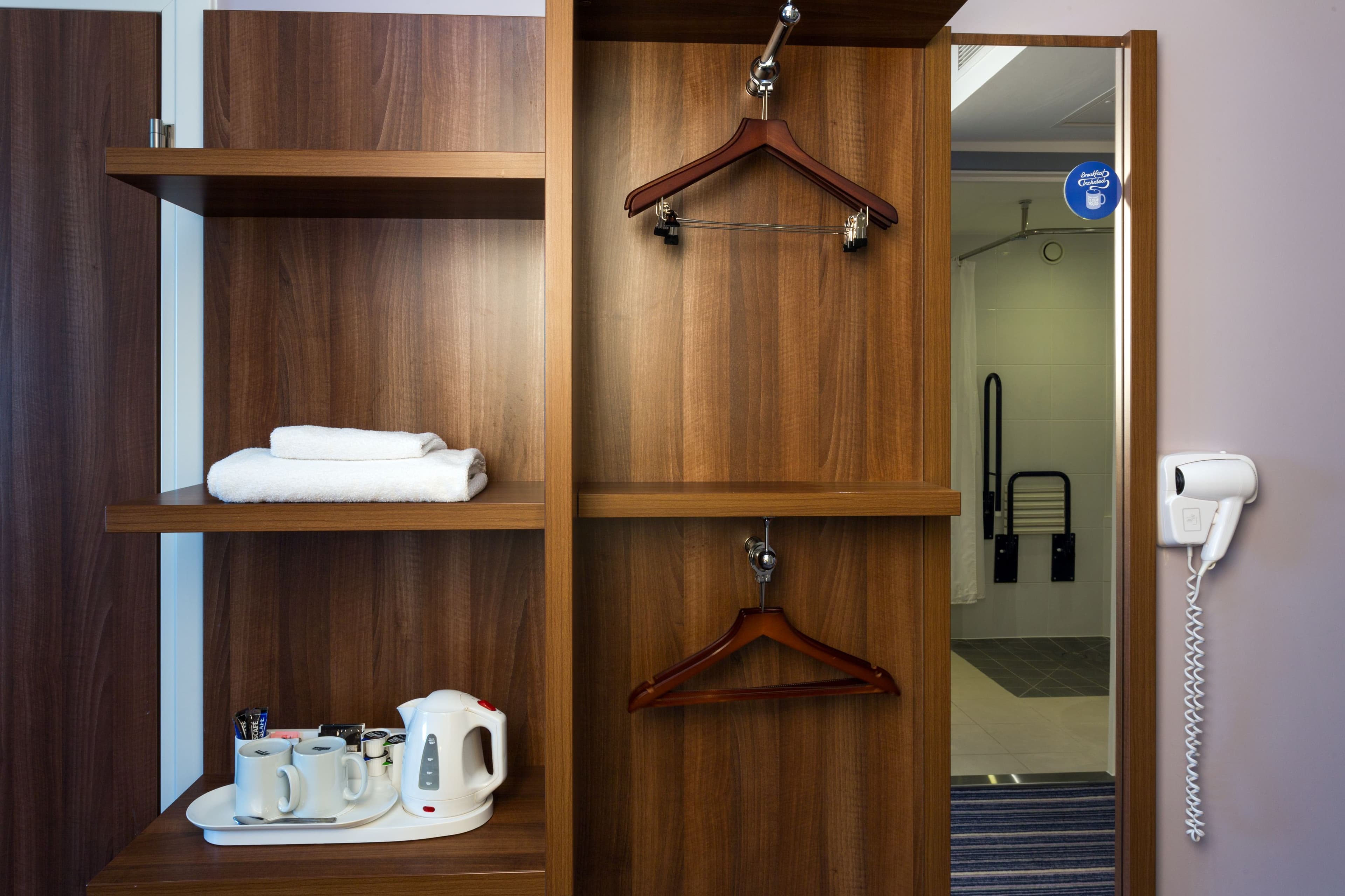 Holiday Inn Express Harlow — 9