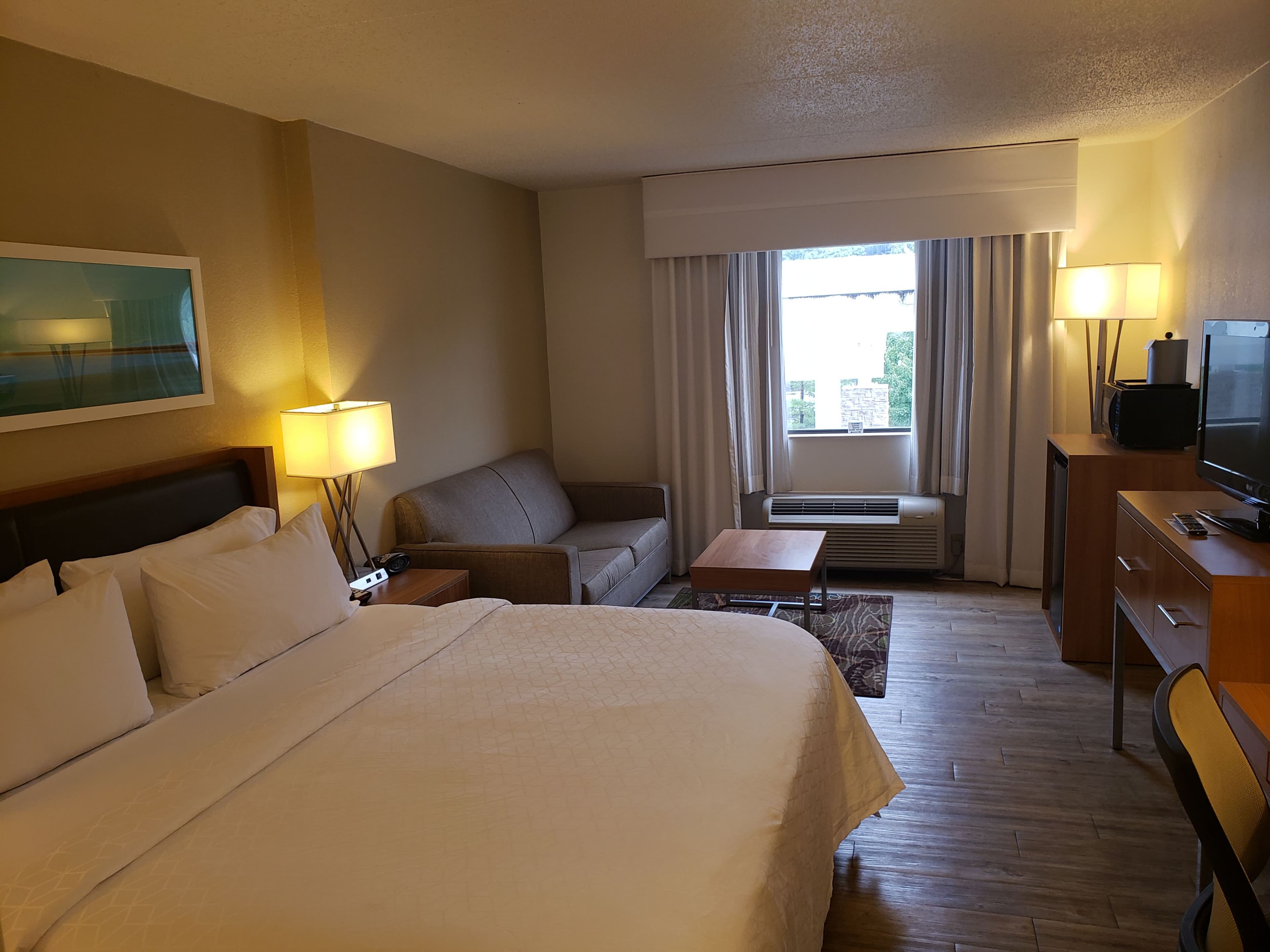 Holiday Inn Express Pittsburgh-North (Harmarville) - Image 4