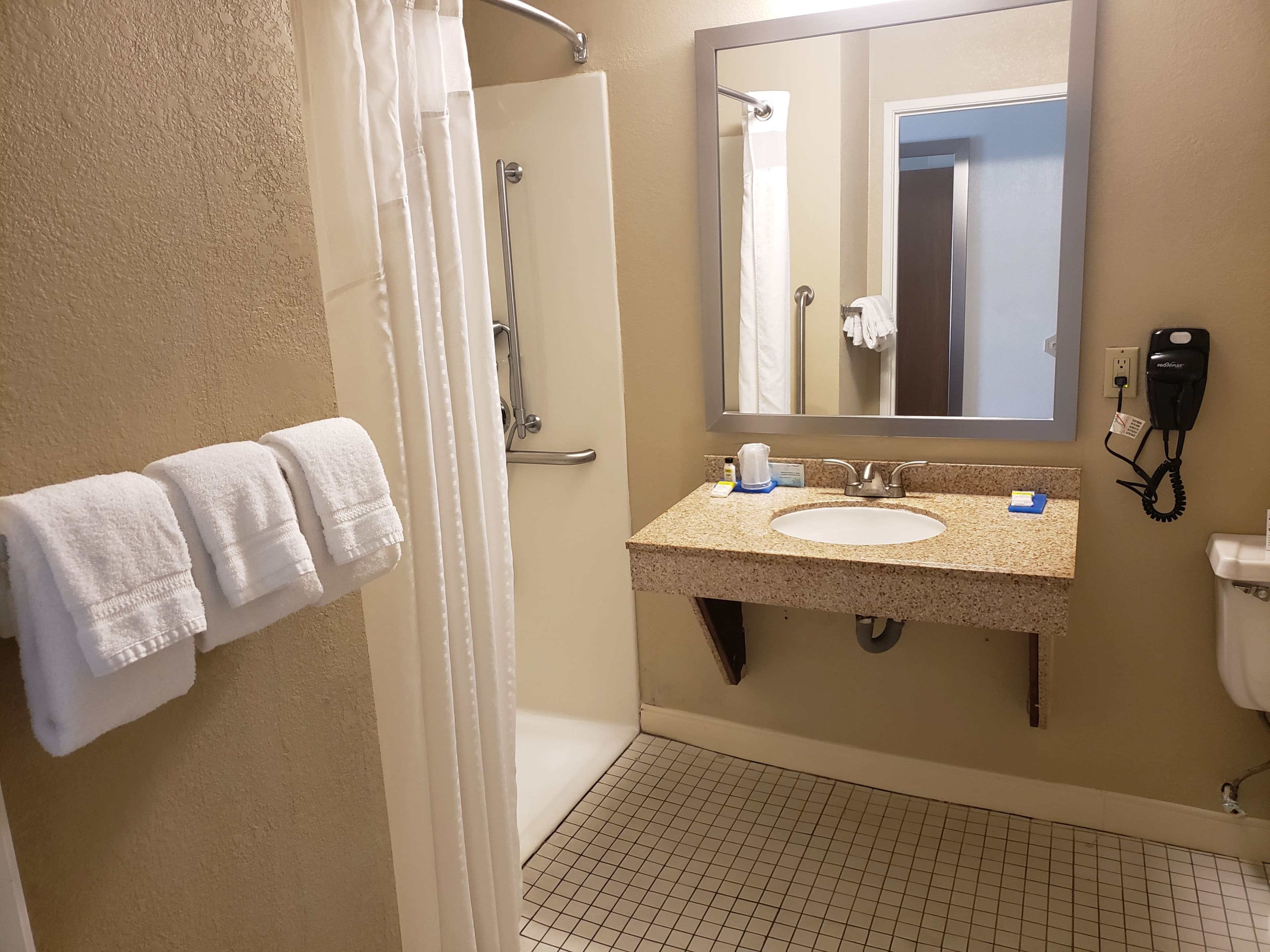 Holiday Inn Express Pittsburgh-North (Harmarville) — 33