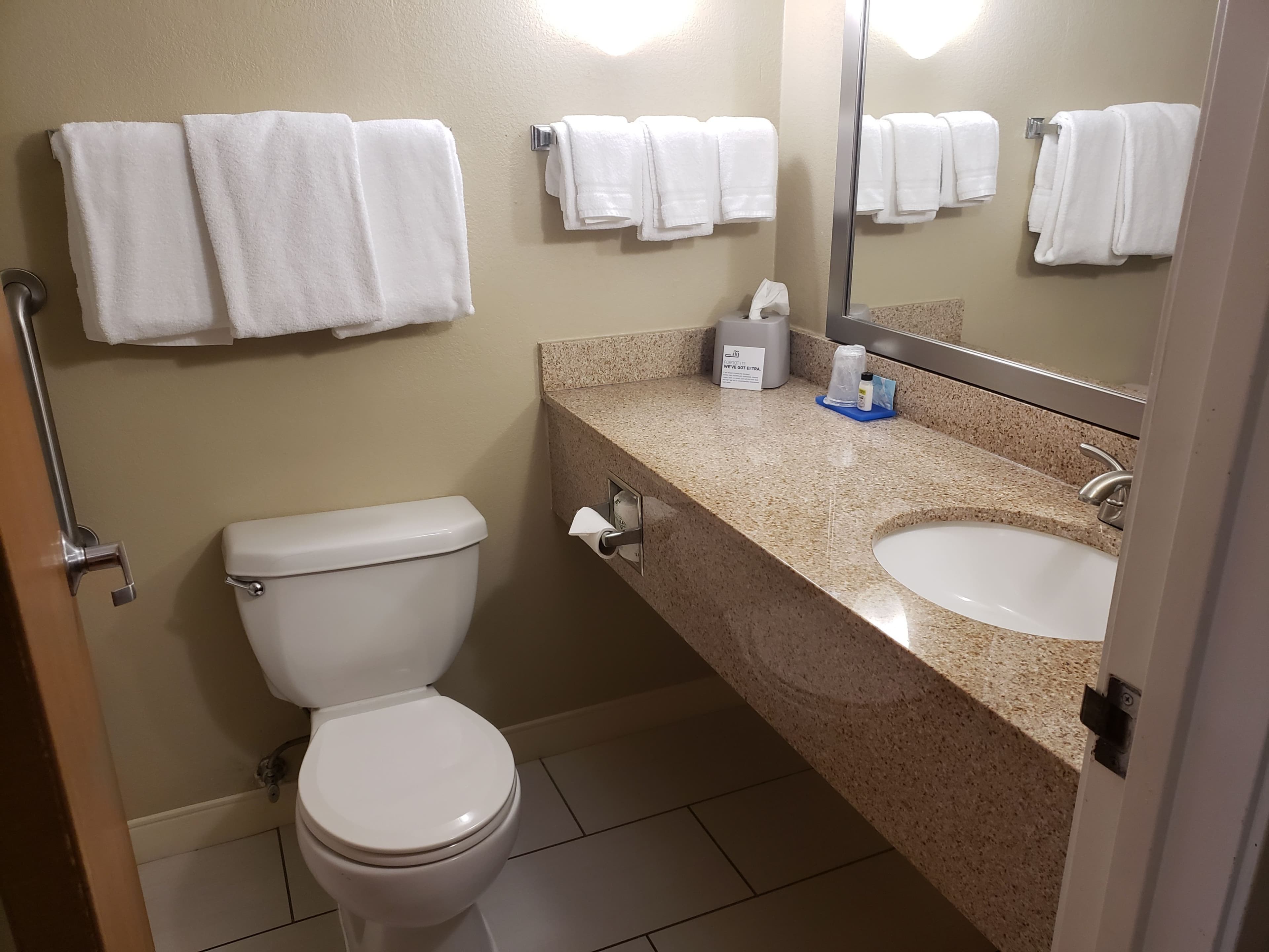 Holiday Inn Express Pittsburgh-North (Harmarville) — 6
