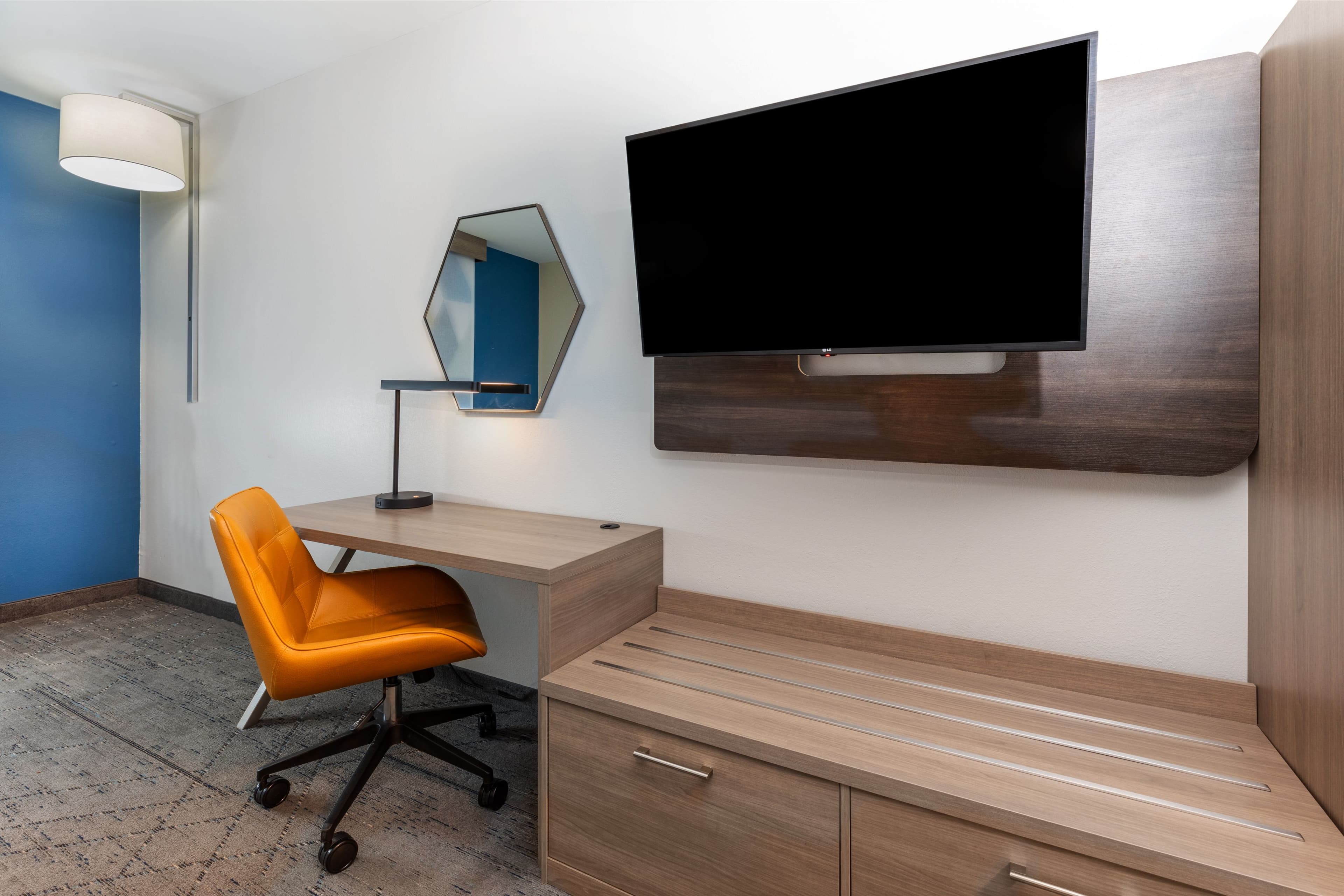 Holiday Inn Express Harvey-Marrero - Image 2