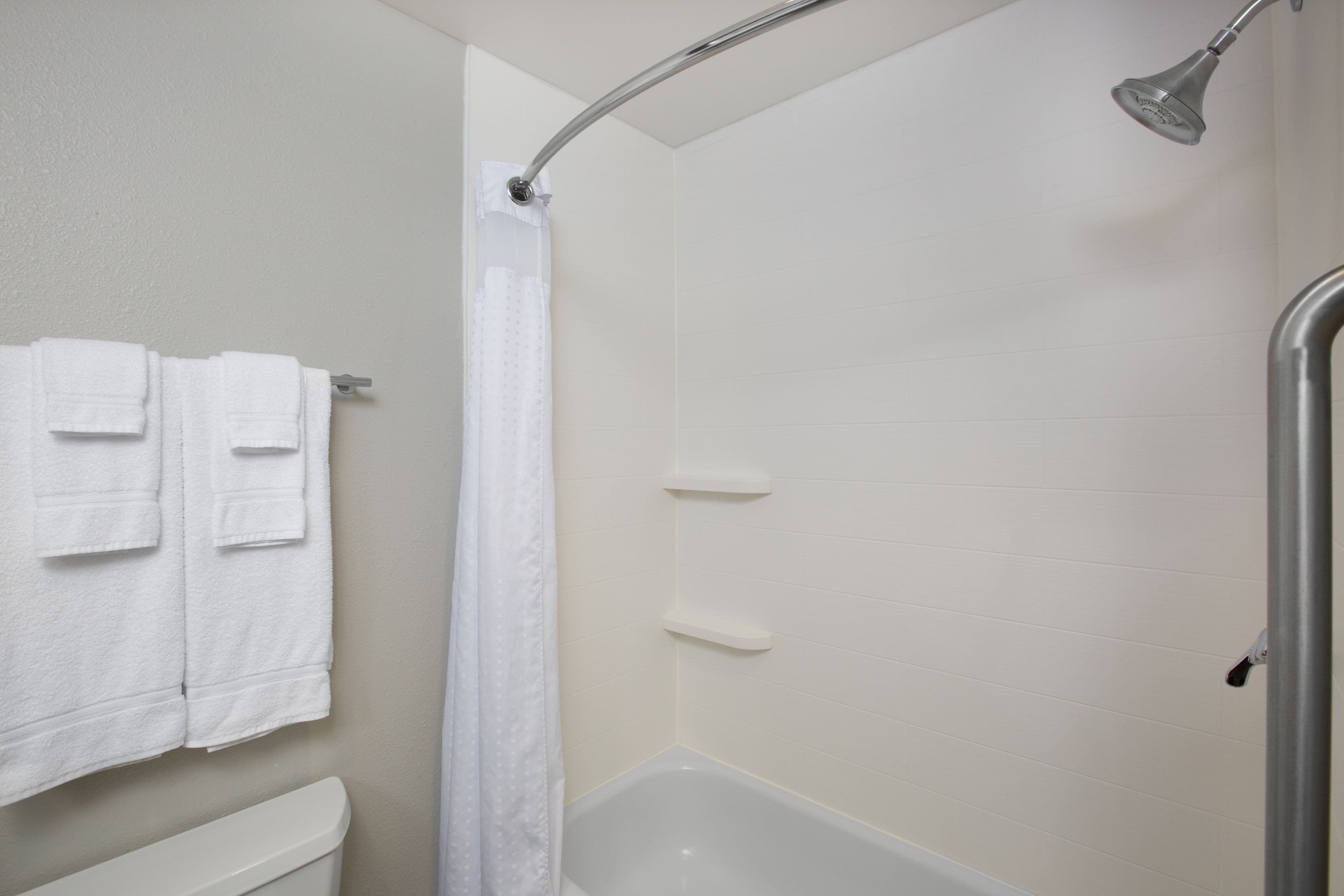Holiday Inn Express Hastings - Image 5