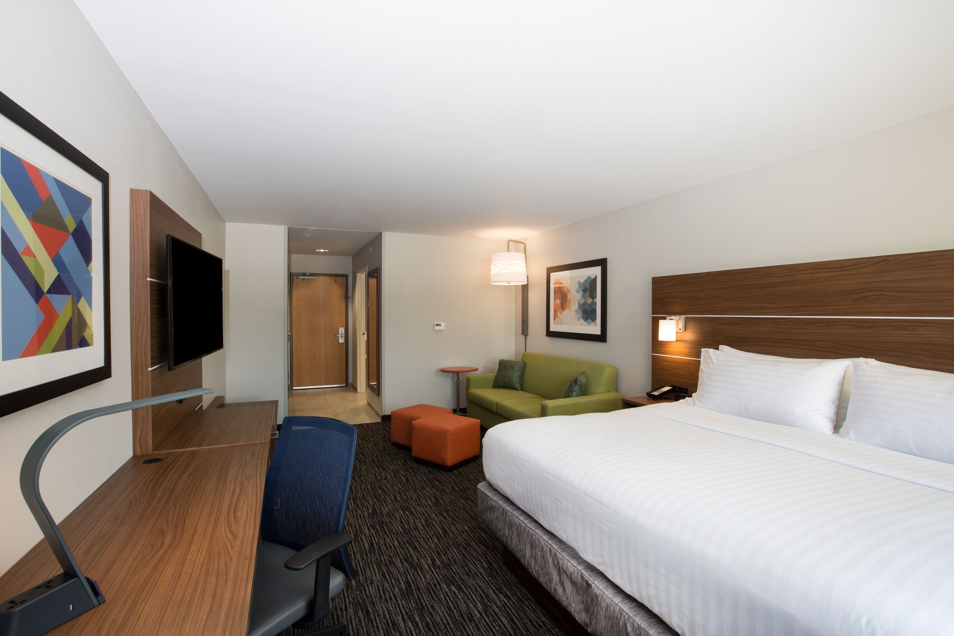 Holiday Inn Express Hastings - Image 4