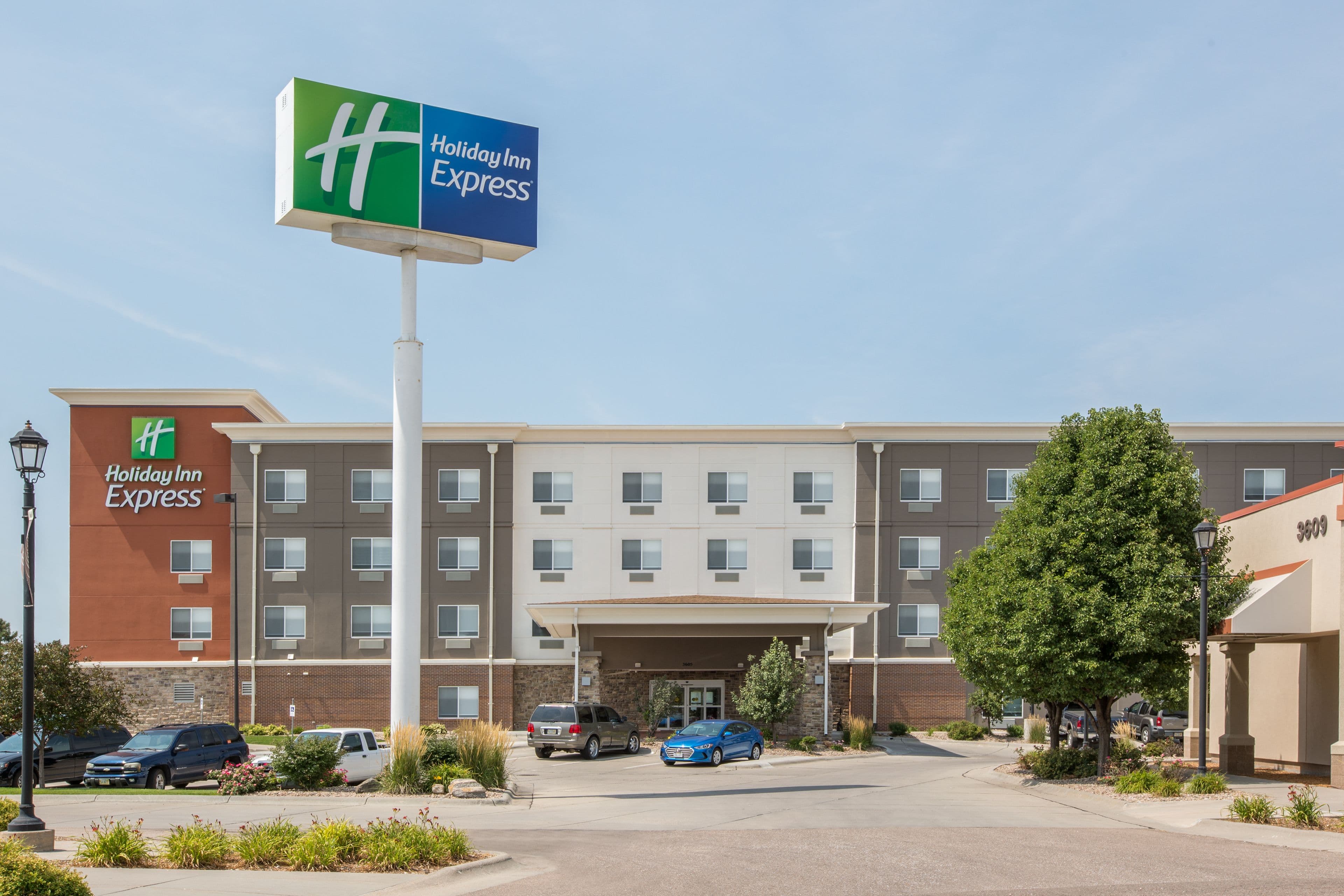 Holiday Inn Express Hastings - Image 1