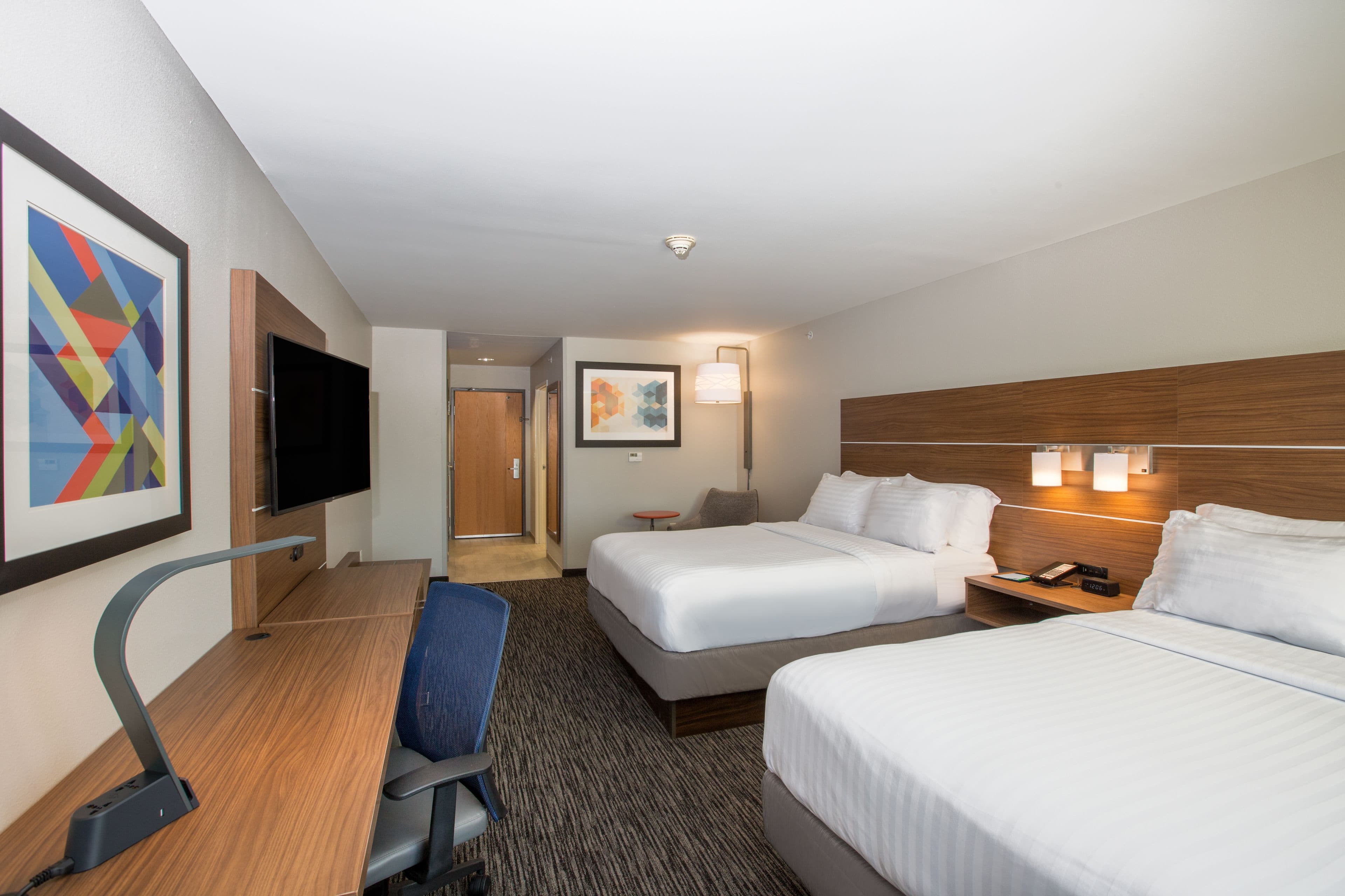 Holiday Inn Express Hastings - Image 3