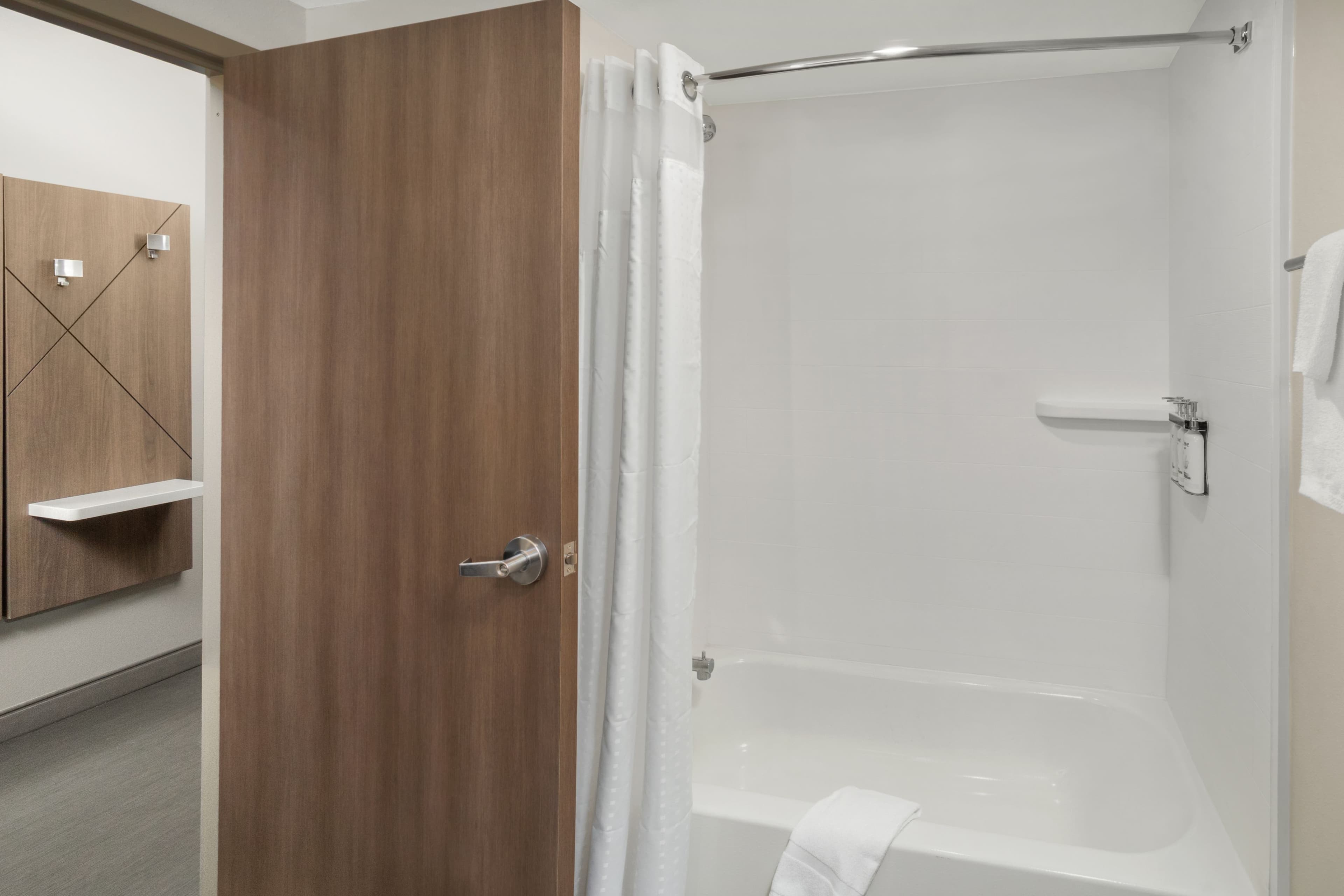 Holiday Inn Express Hattiesburg West – Univ Area — 28