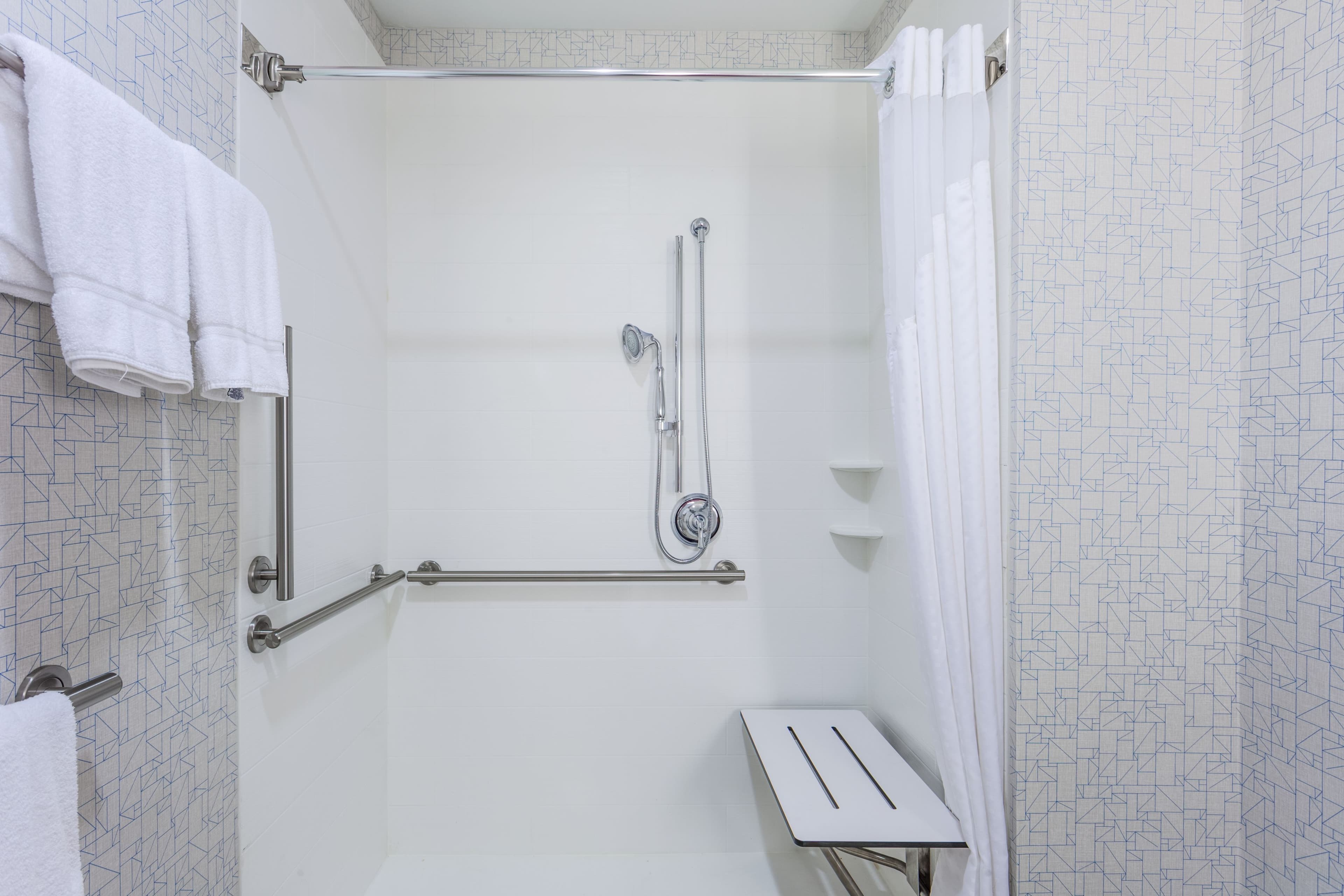 Holiday Inn Express Hauppauge-Long Island — 11