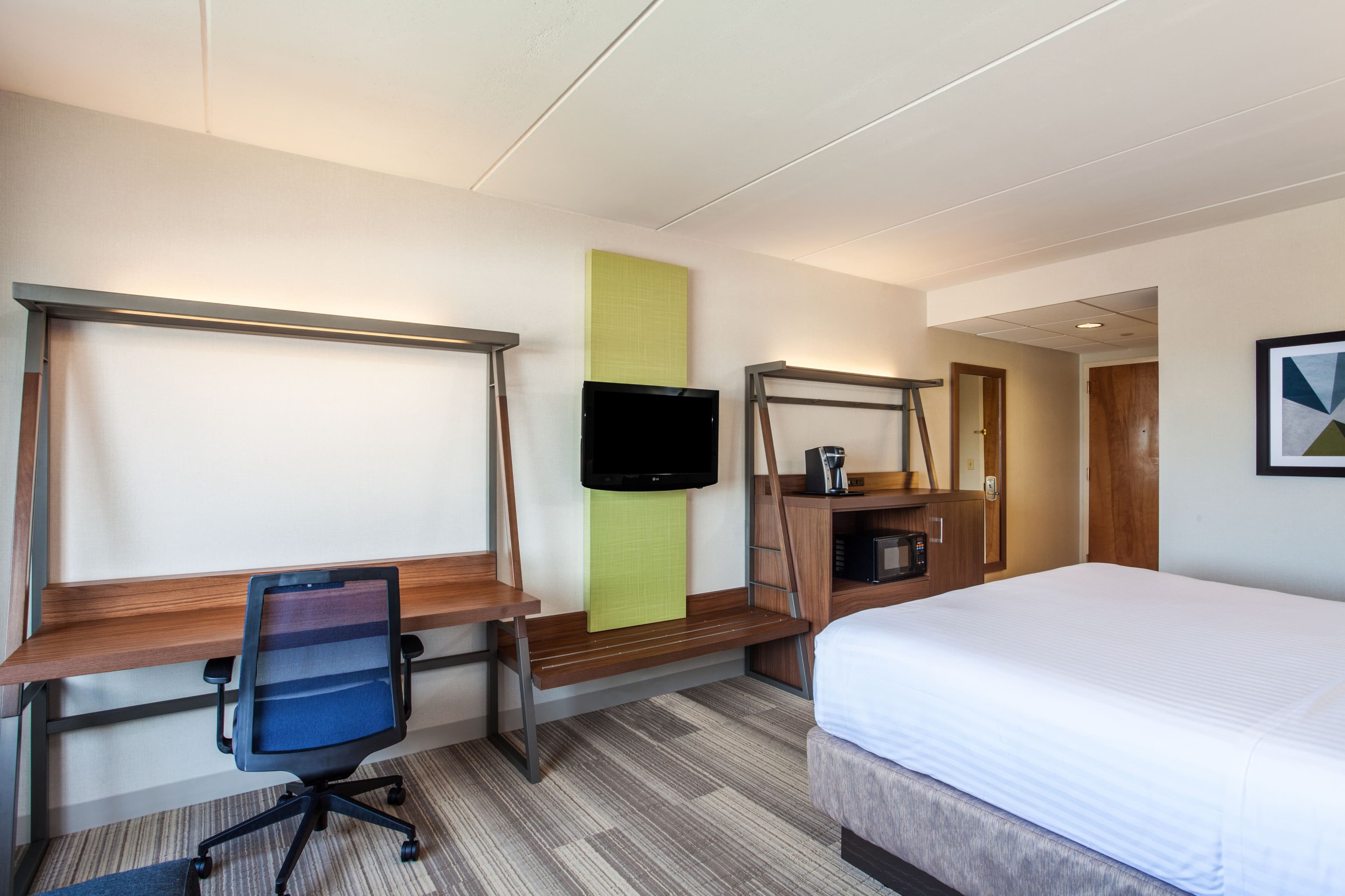 Holiday Inn Express Hauppauge-Long Island - Image 2