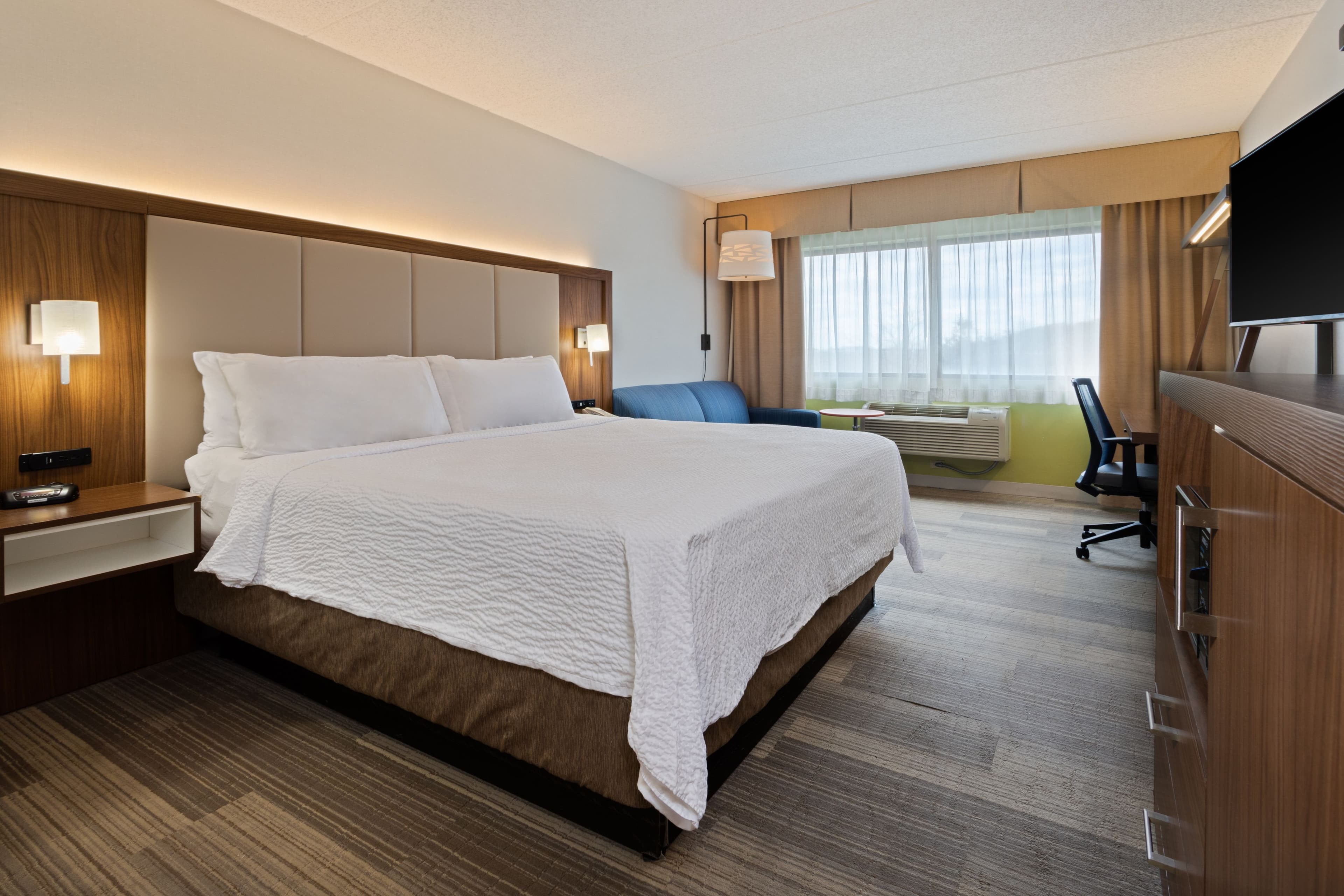 Holiday Inn Express Hauppauge-Long Island — 9