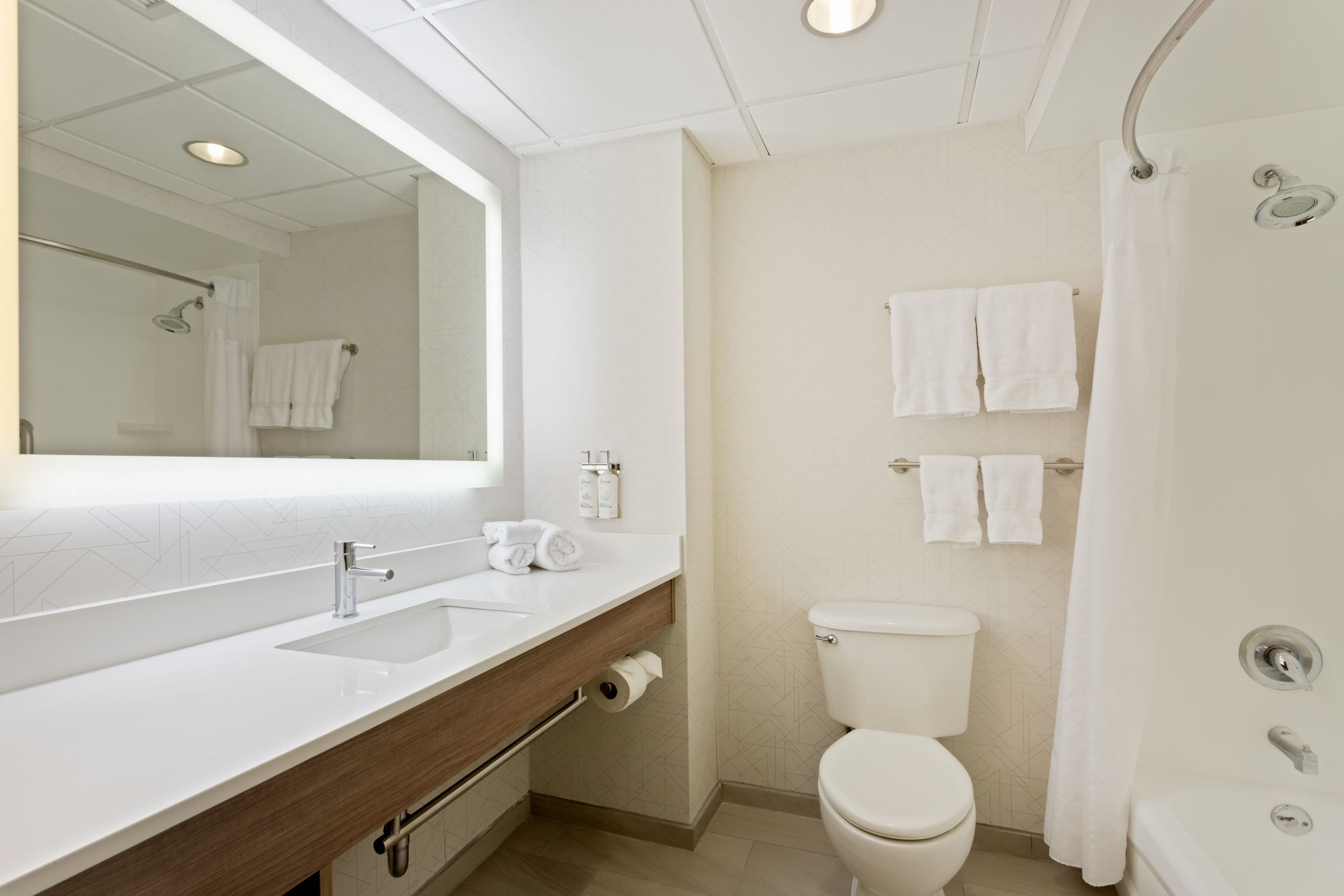 Holiday Inn Express Hauppauge-Long Island — 15