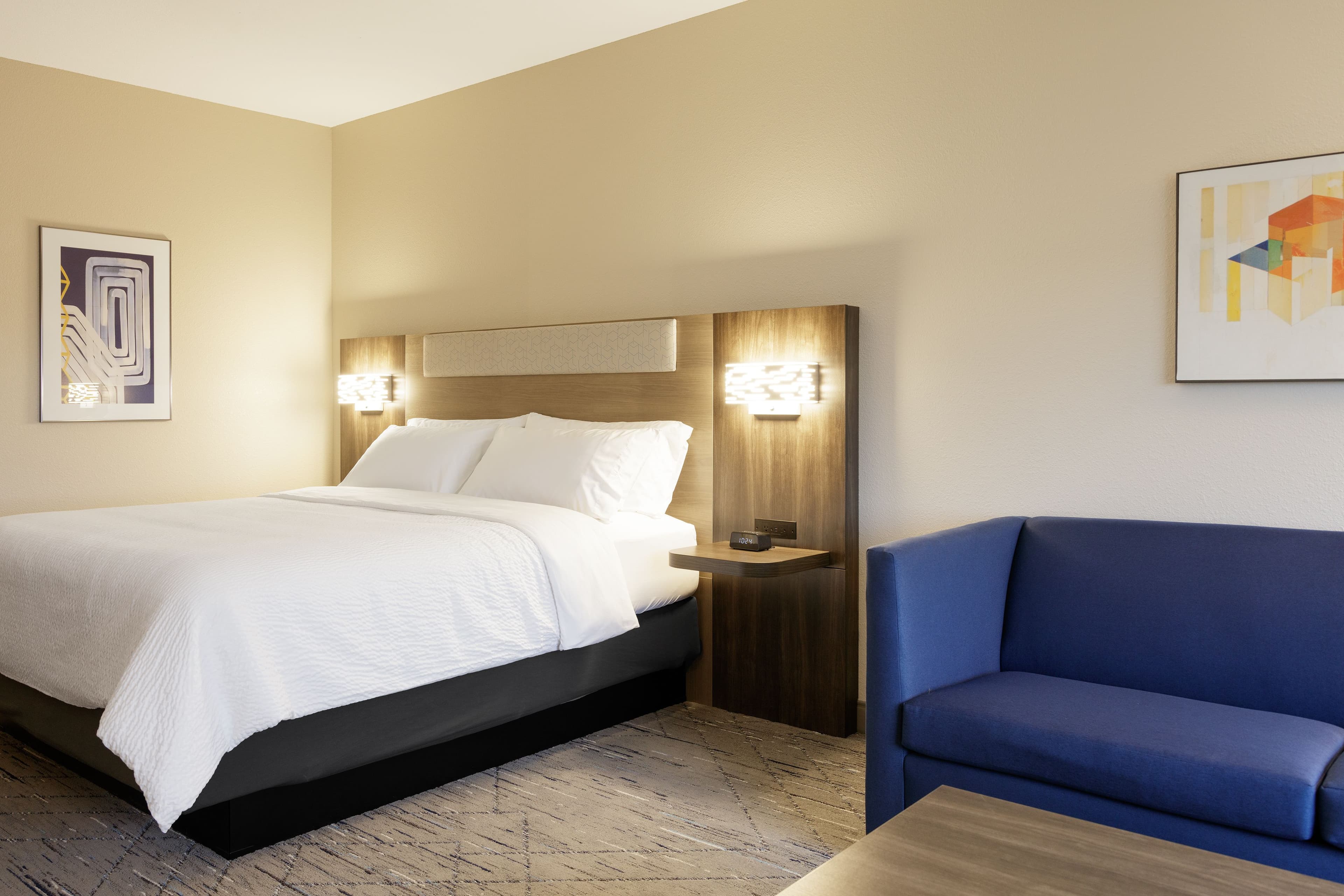 Holiday Inn Express & Suites Hebron - Cincinnati Airport - Image 4