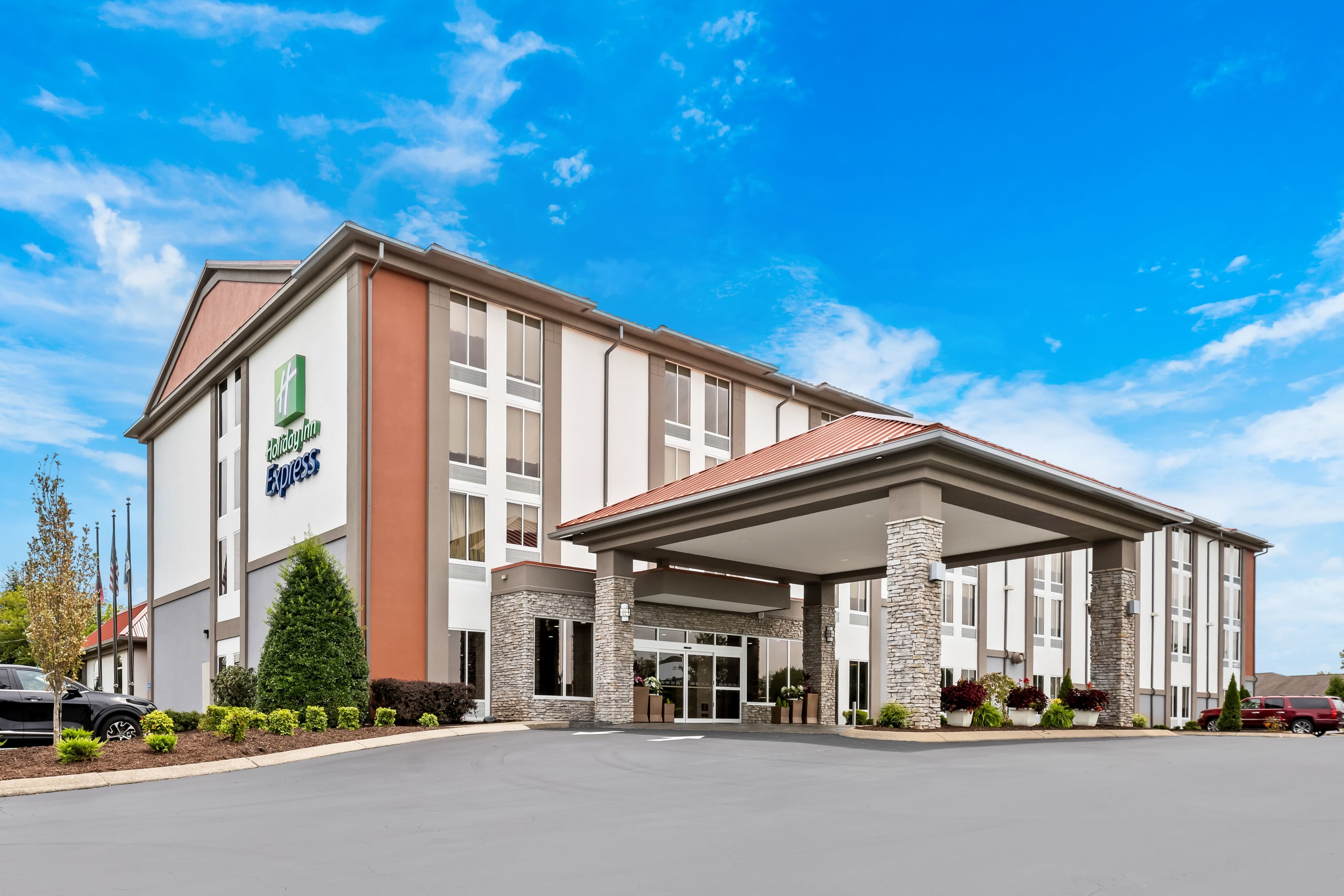 Holiday Inn Express Nashville-Hendersonville - Image 1