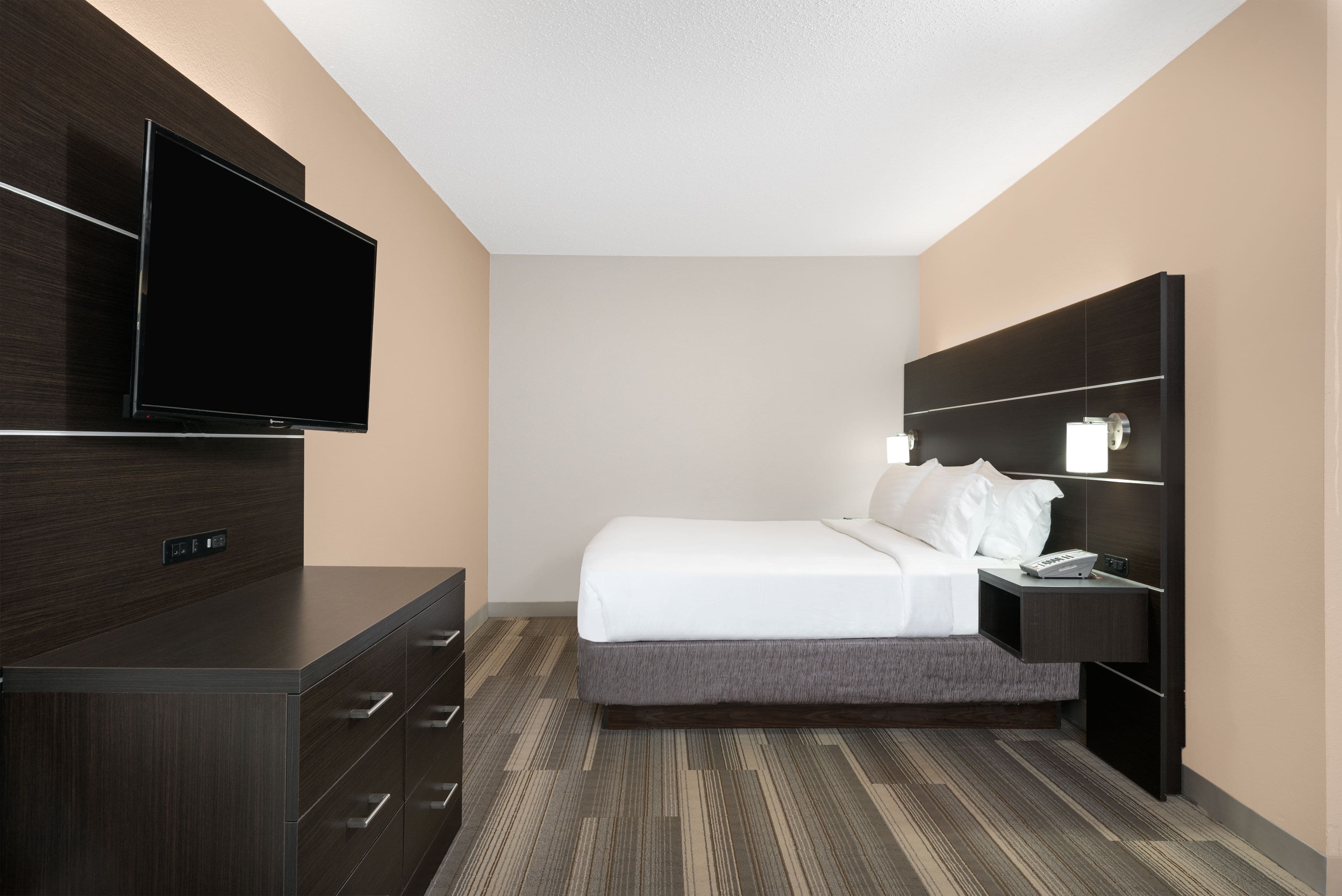Holiday Inn Express Hillsville - Image 3