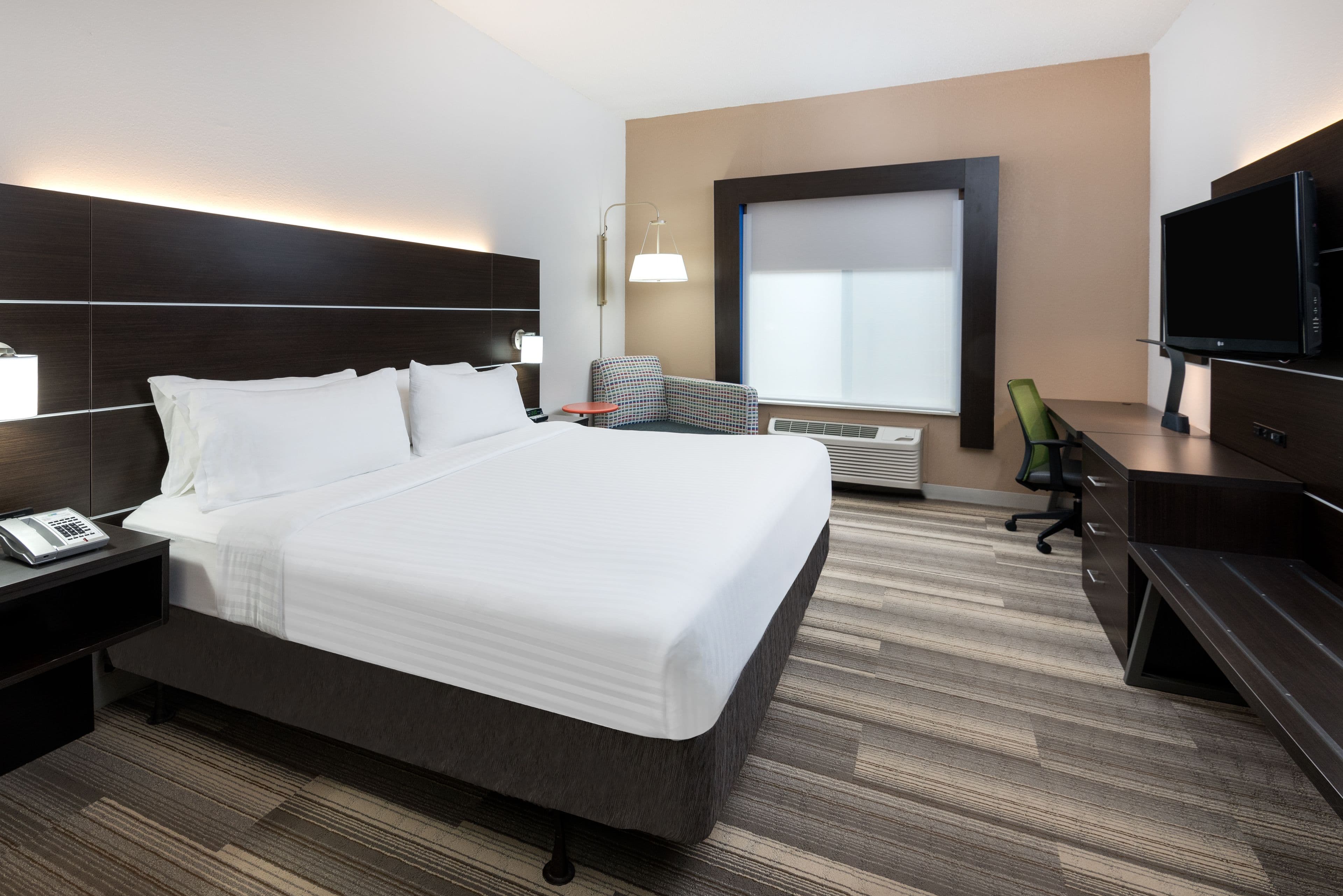 Holiday Inn Express Hillsville - Image 2