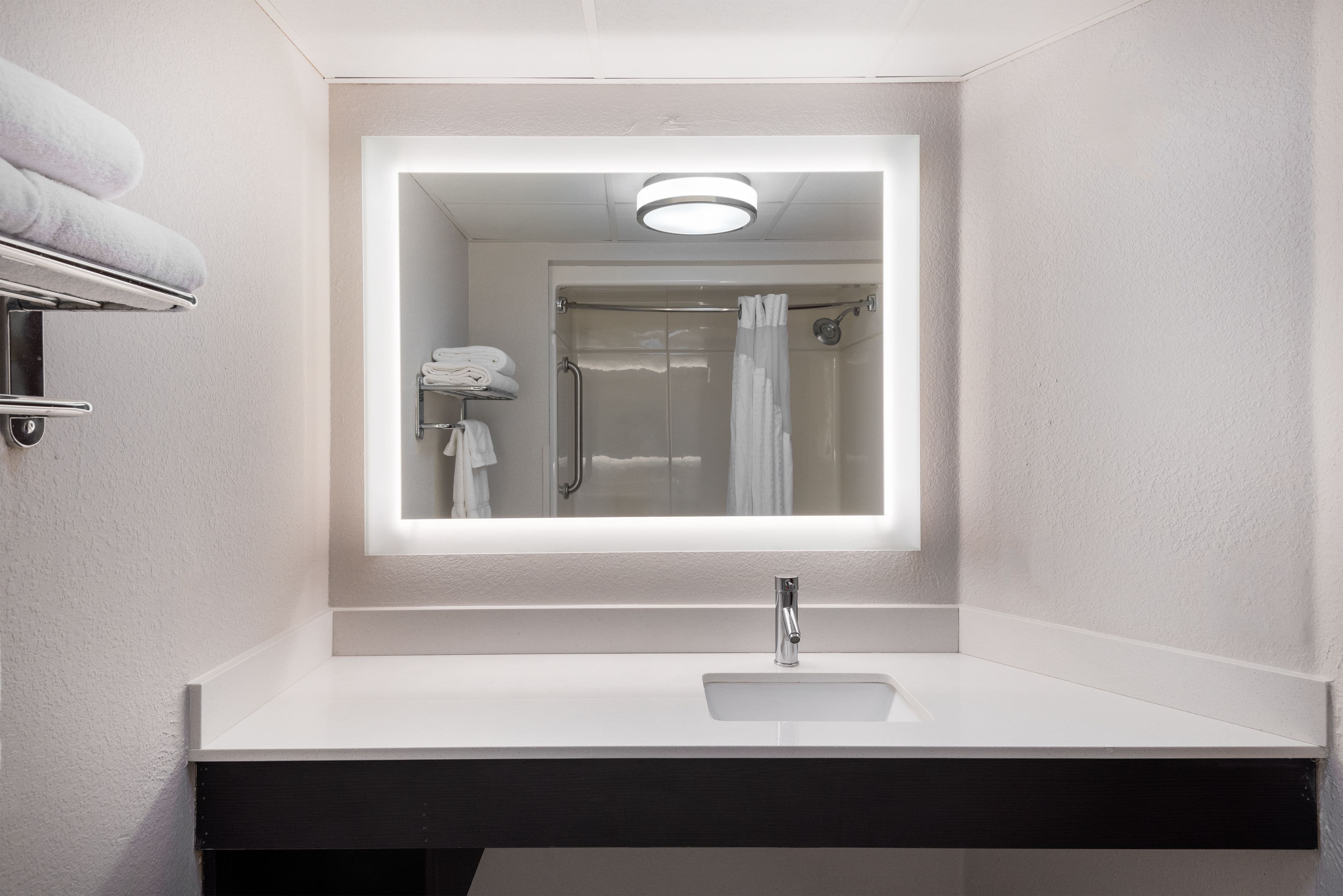 Holiday Inn Express Hillsville - Image 5