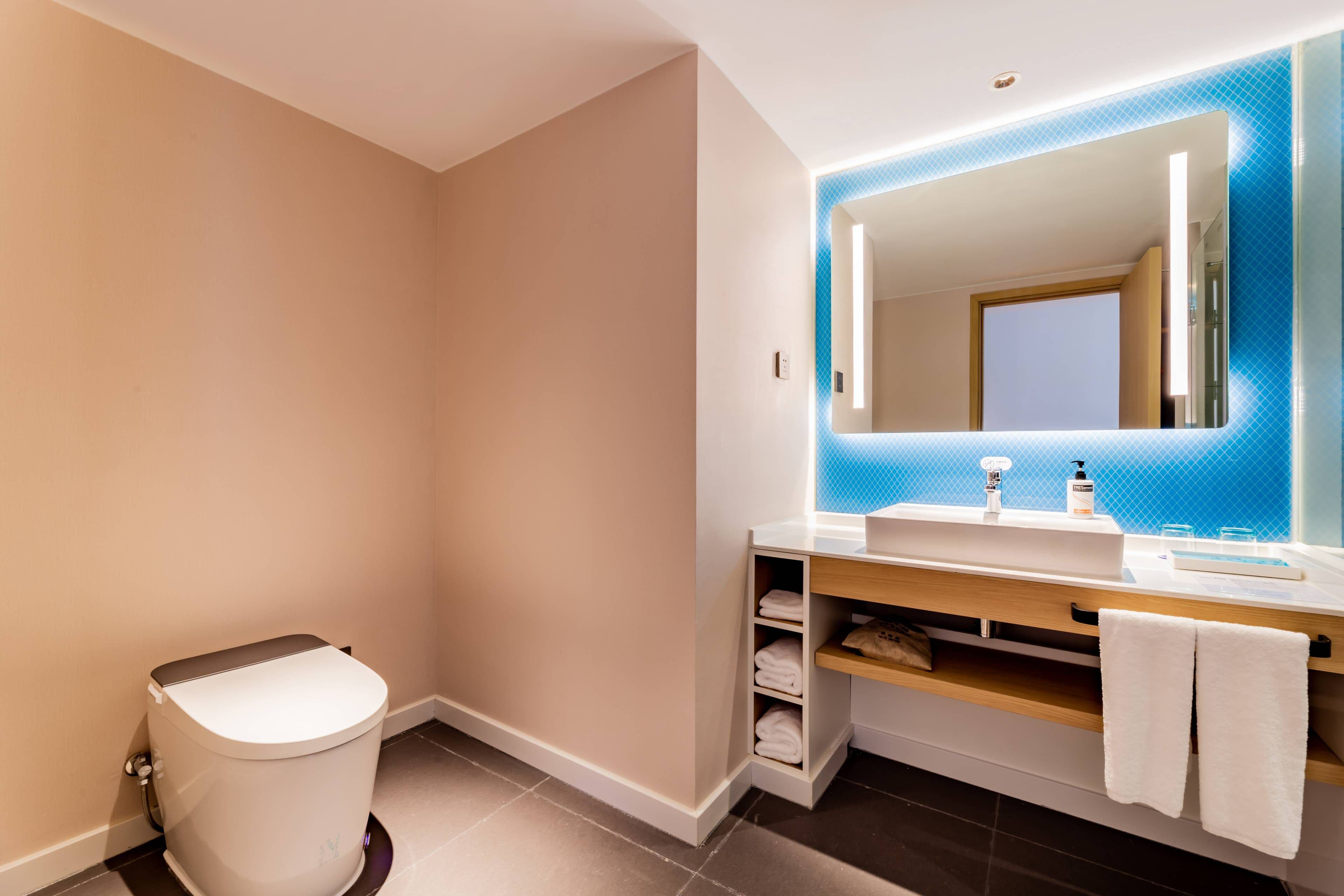 Holiday Inn Express Hohhot East Station - Image 2