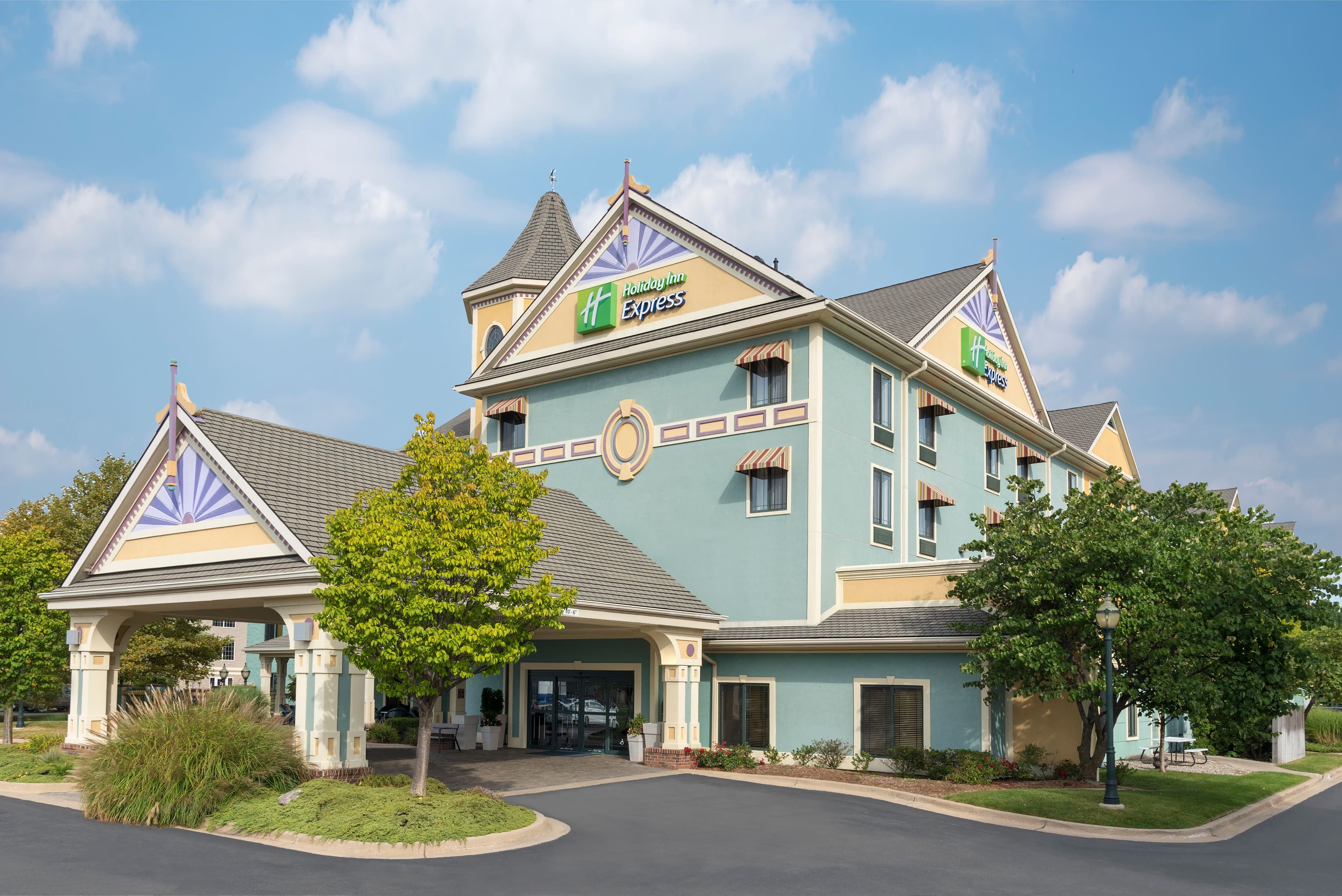 Holiday Inn Express Holland - Image 1