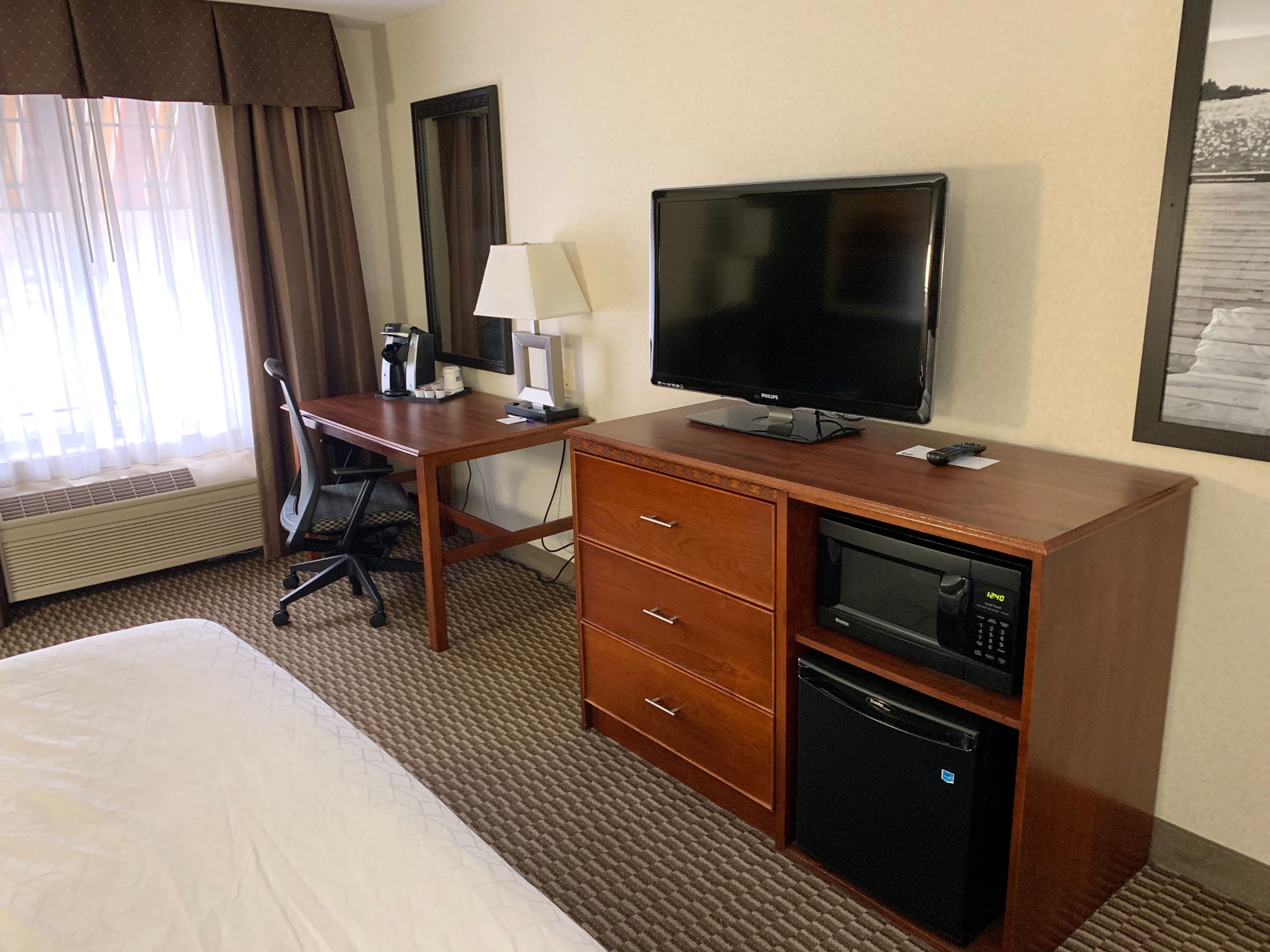 Holiday Inn Express Holland — 4