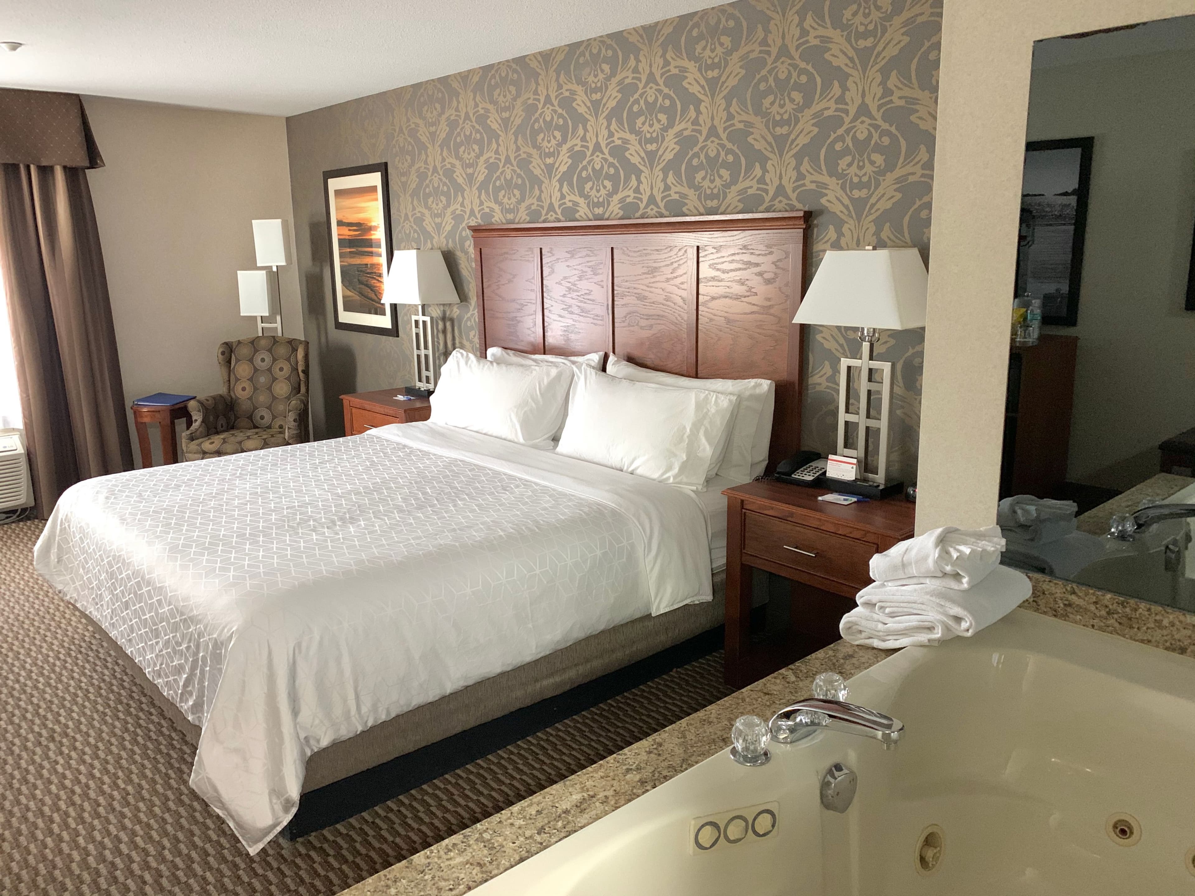 Holiday Inn Express Holland - Image 4
