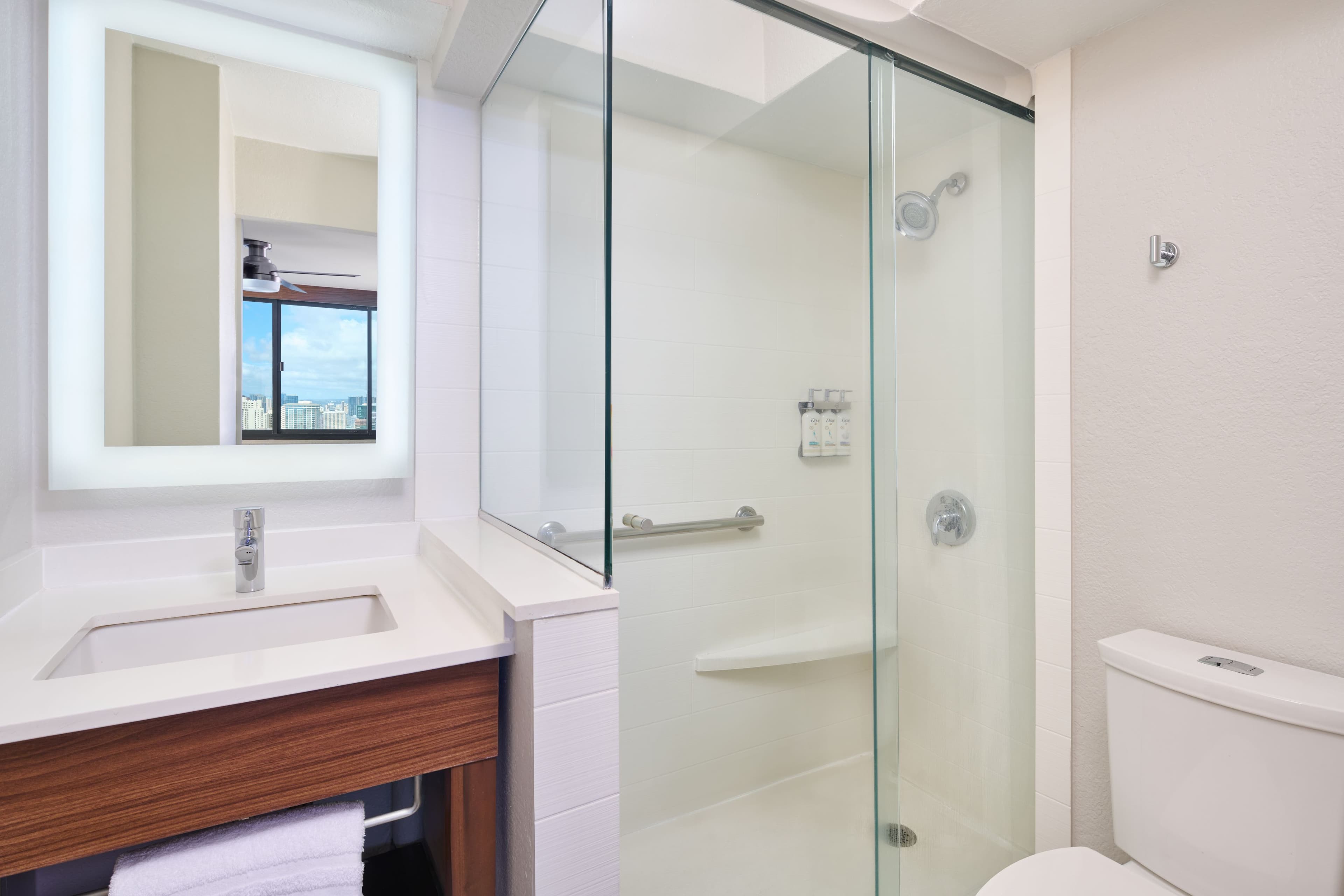 Holiday Inn Express Waikiki — 14