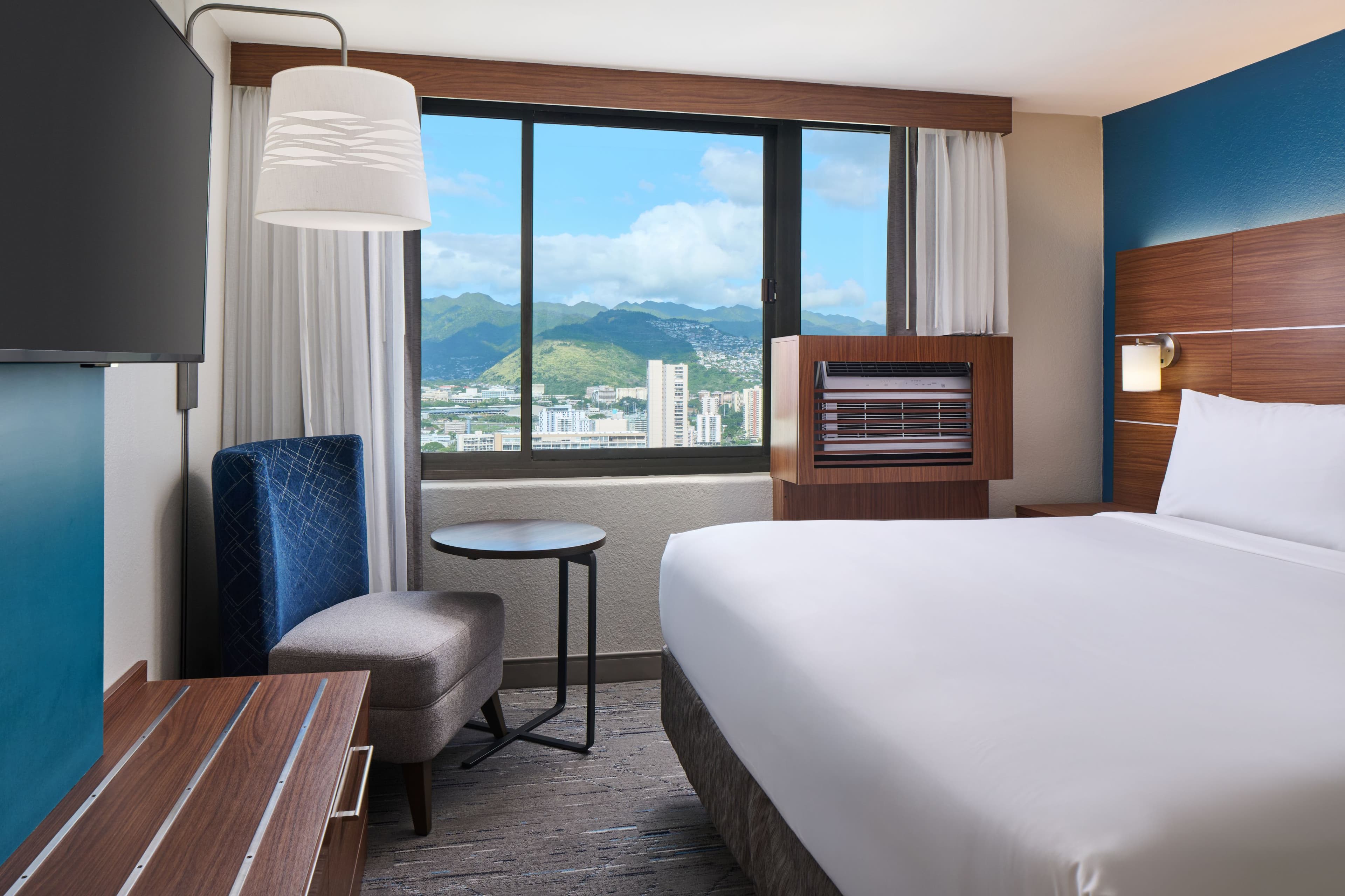Holiday Inn Express Waikiki — 10