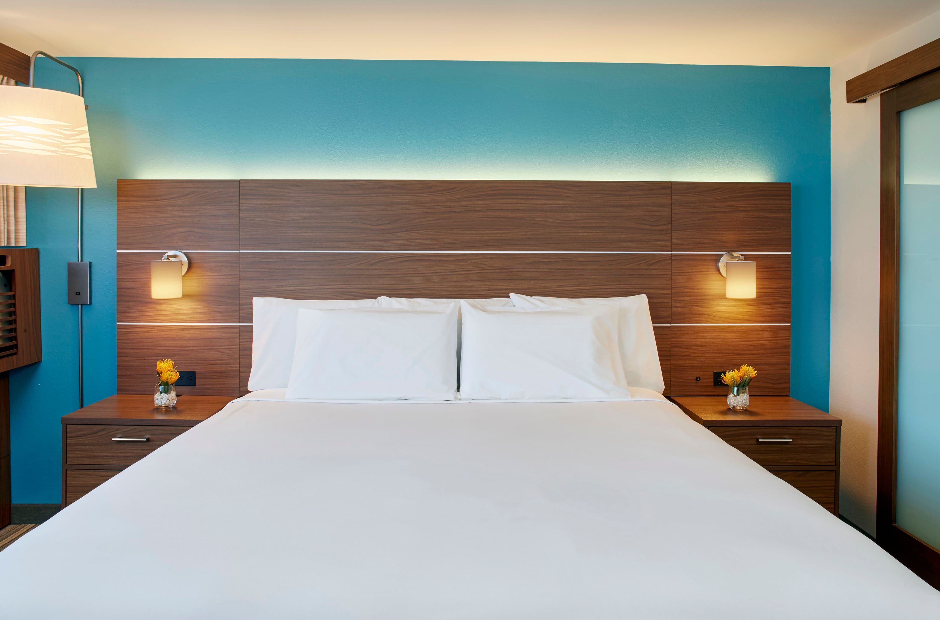 Holiday Inn Express Waikiki — 2