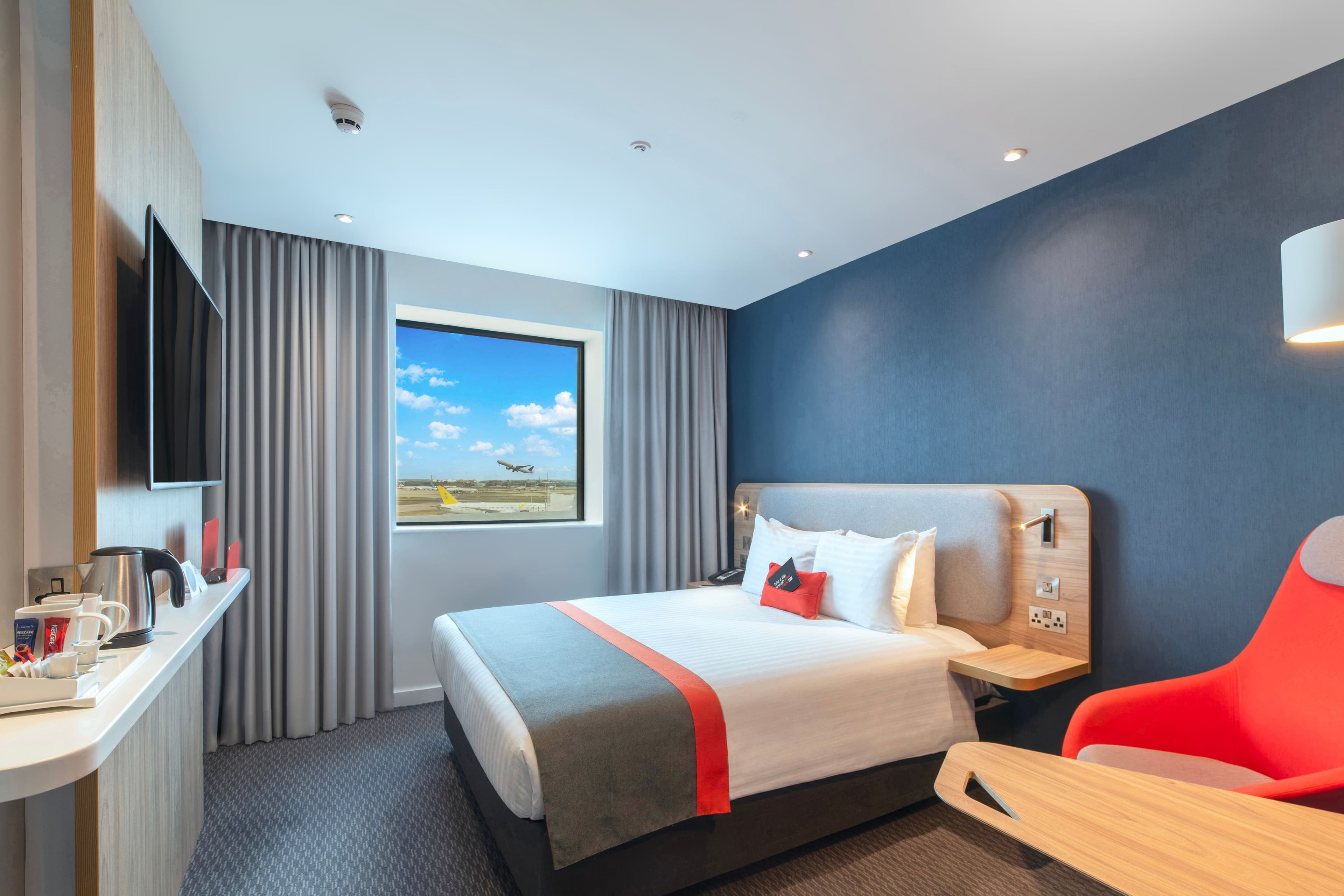 Holiday Inn Express London Heathrow T4 — 5