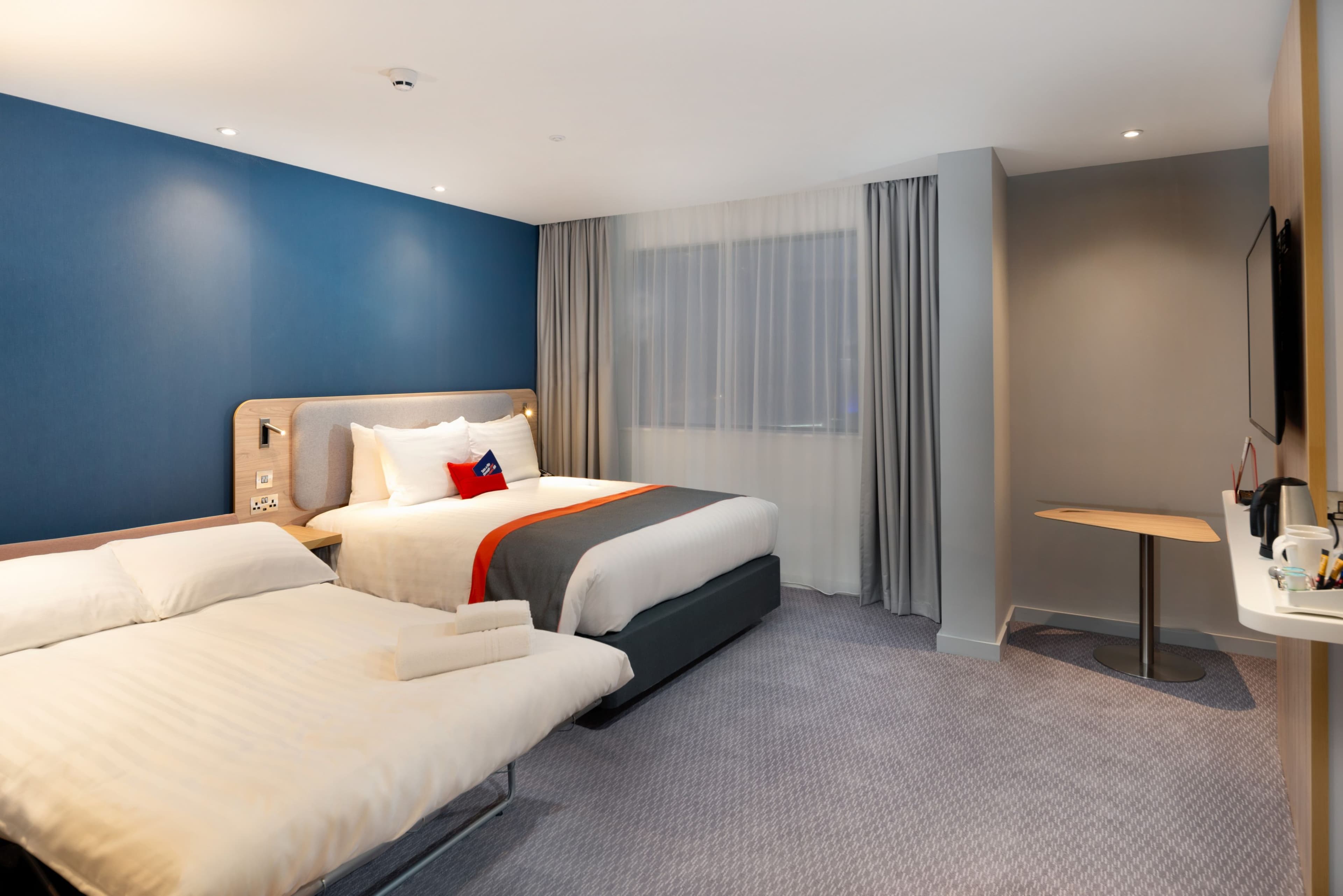 Holiday Inn Express London Heathrow T4 — 8