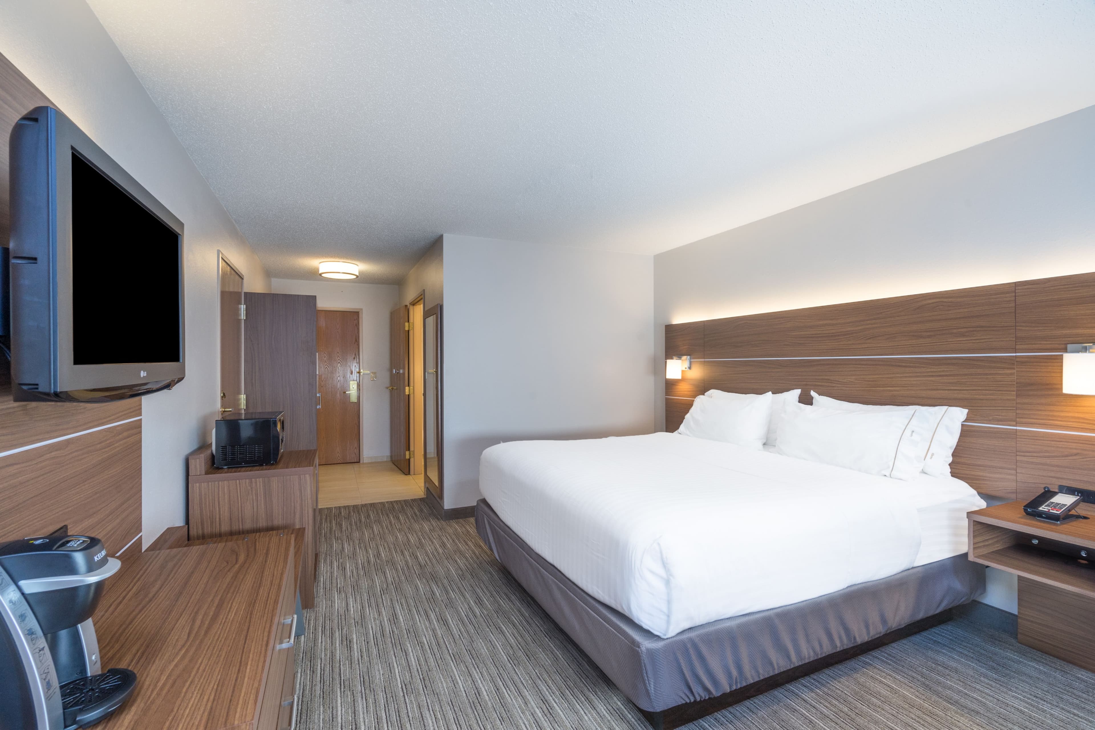 Holiday Inn Express Howe (Sturgis, Mi) — 10