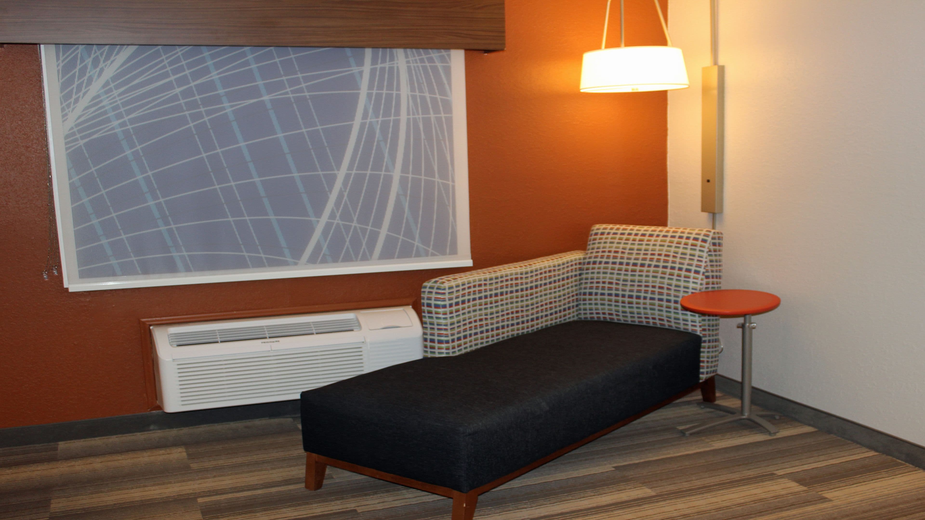 Holiday Inn Express Winfield - Teays Valley - Image 5