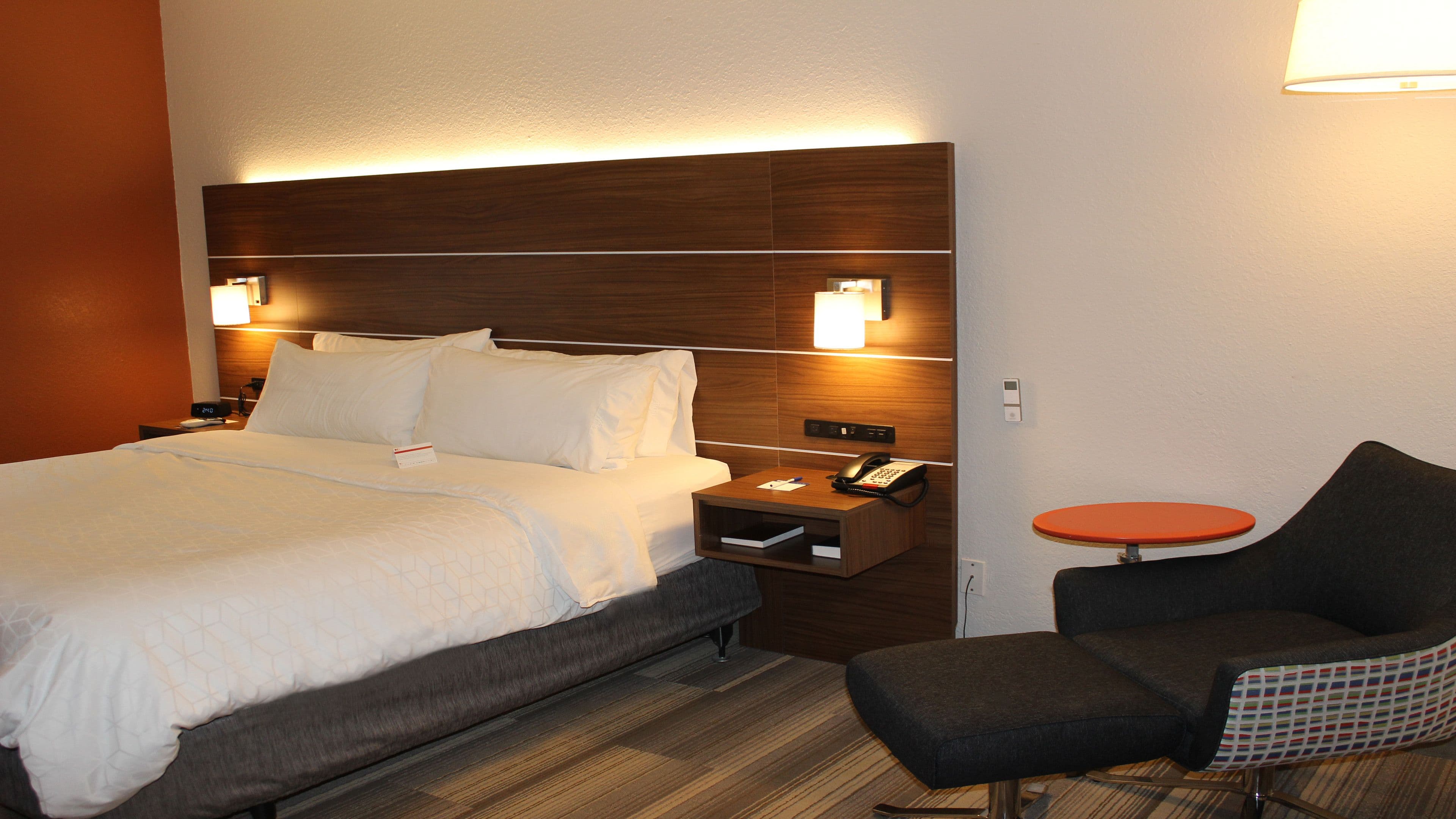 1 King Bed Standard - Image 5