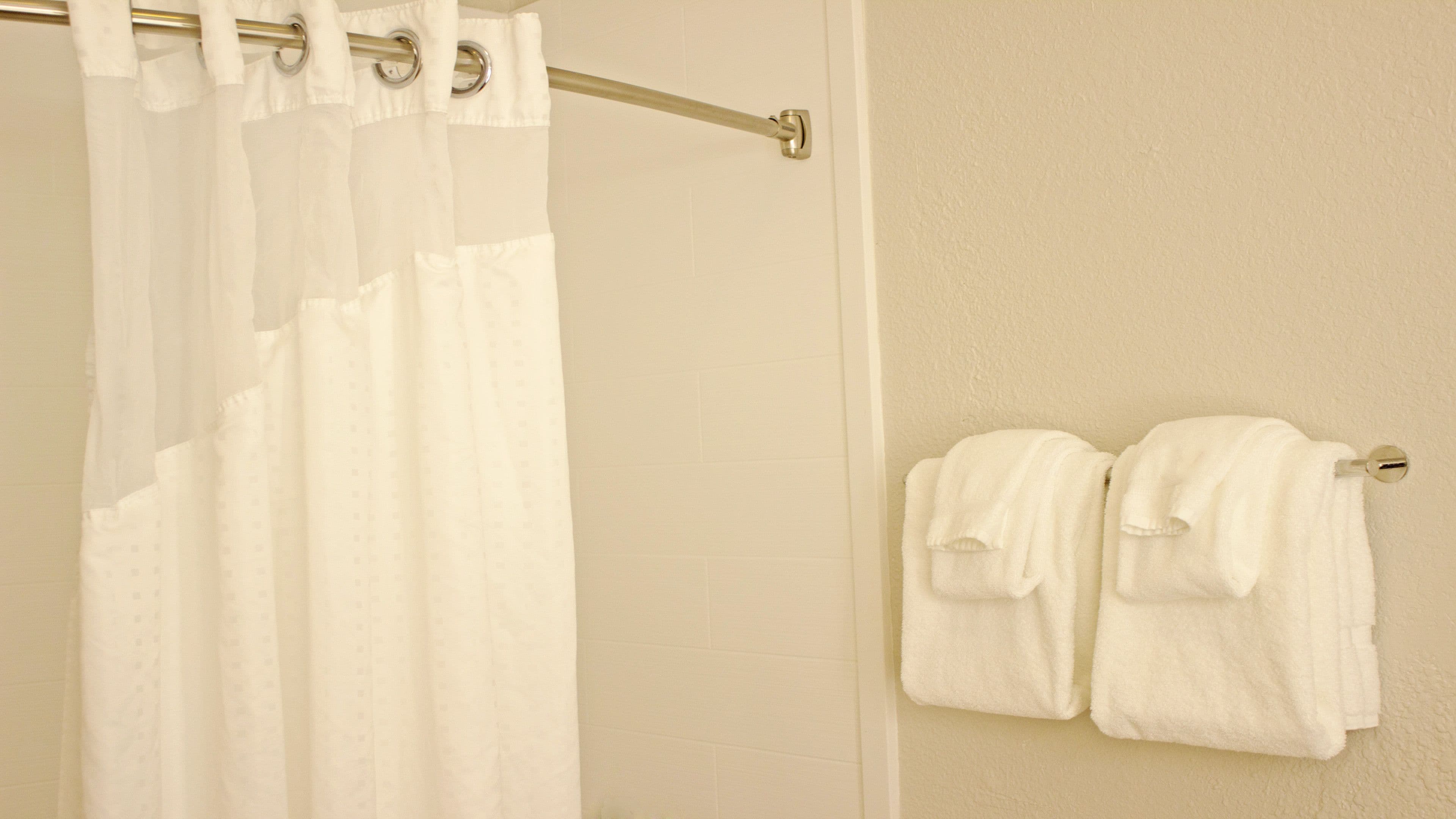 Holiday Inn Express Winfield - Teays Valley - Image 4