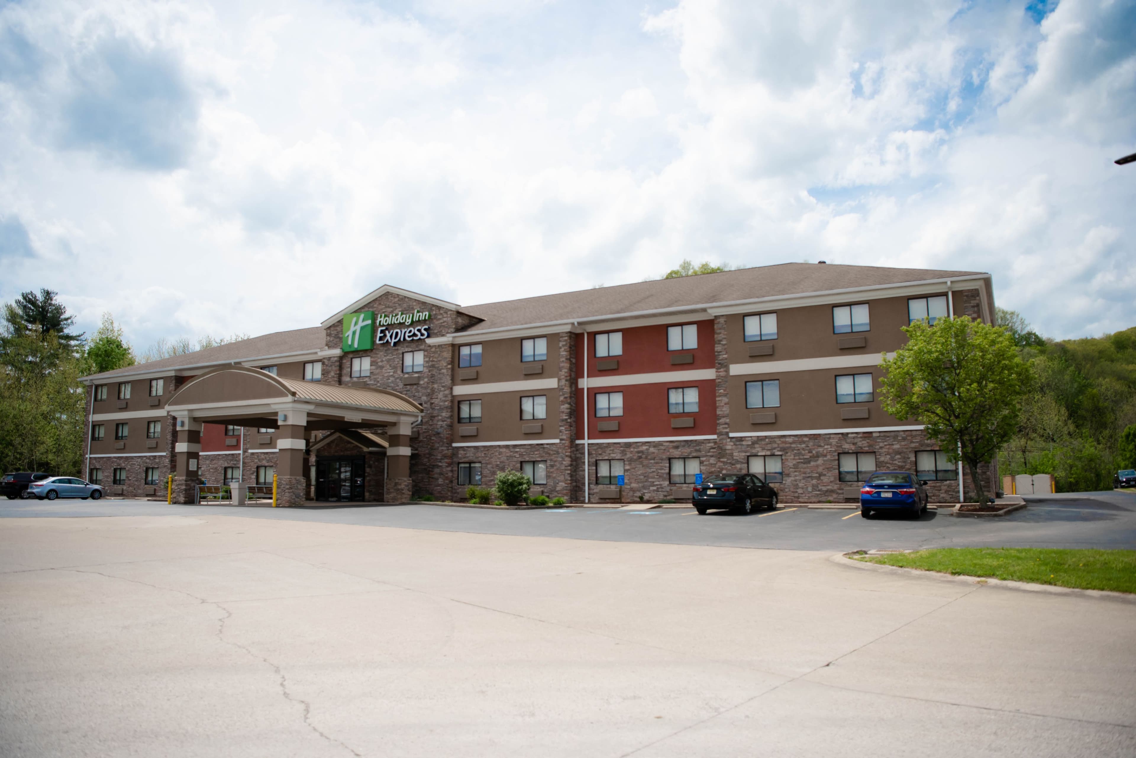Holiday Inn Express Winfield - Teays Valley - Image 1