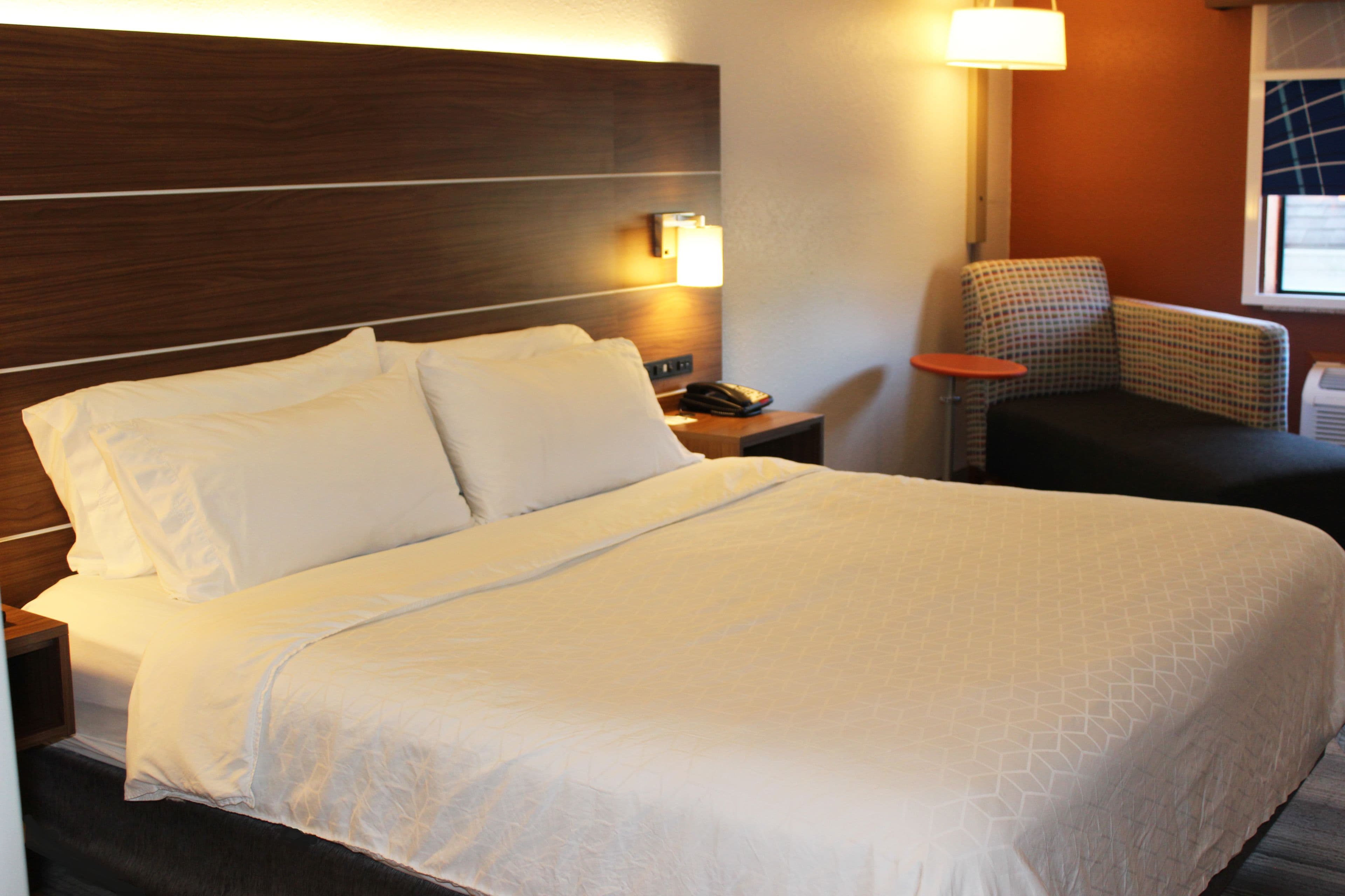 Holiday Inn Express Winfield - Teays Valley - Image 2