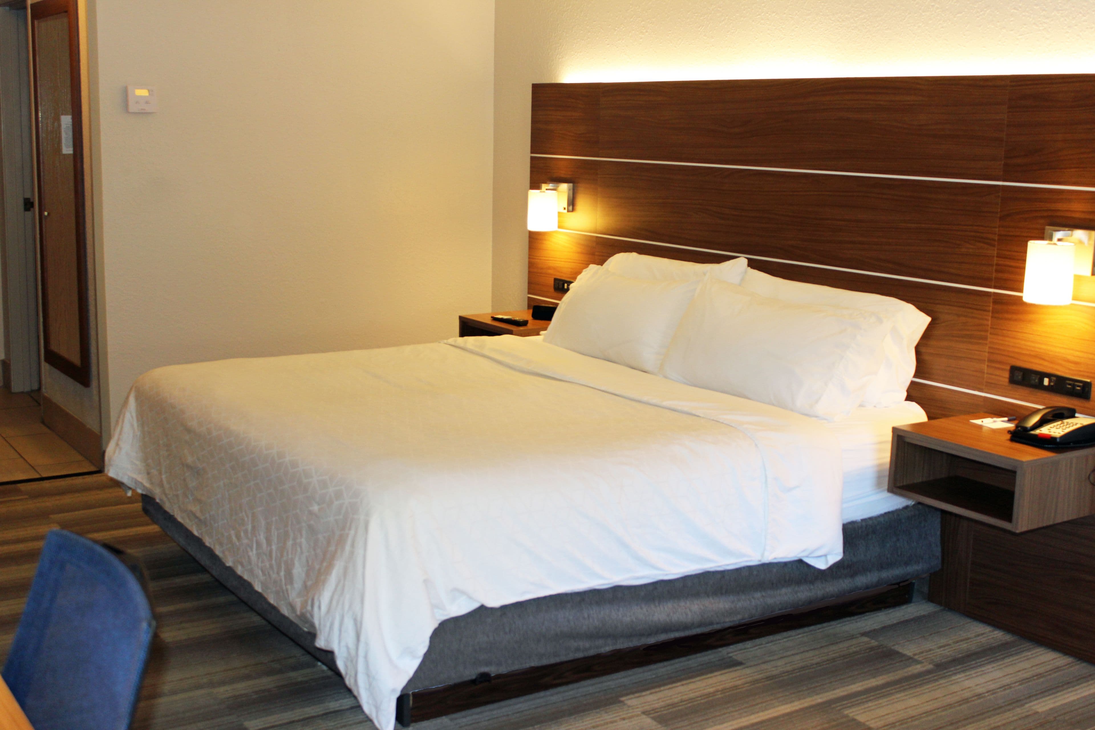 Holiday Inn Express Winfield - Teays Valley - Image 3