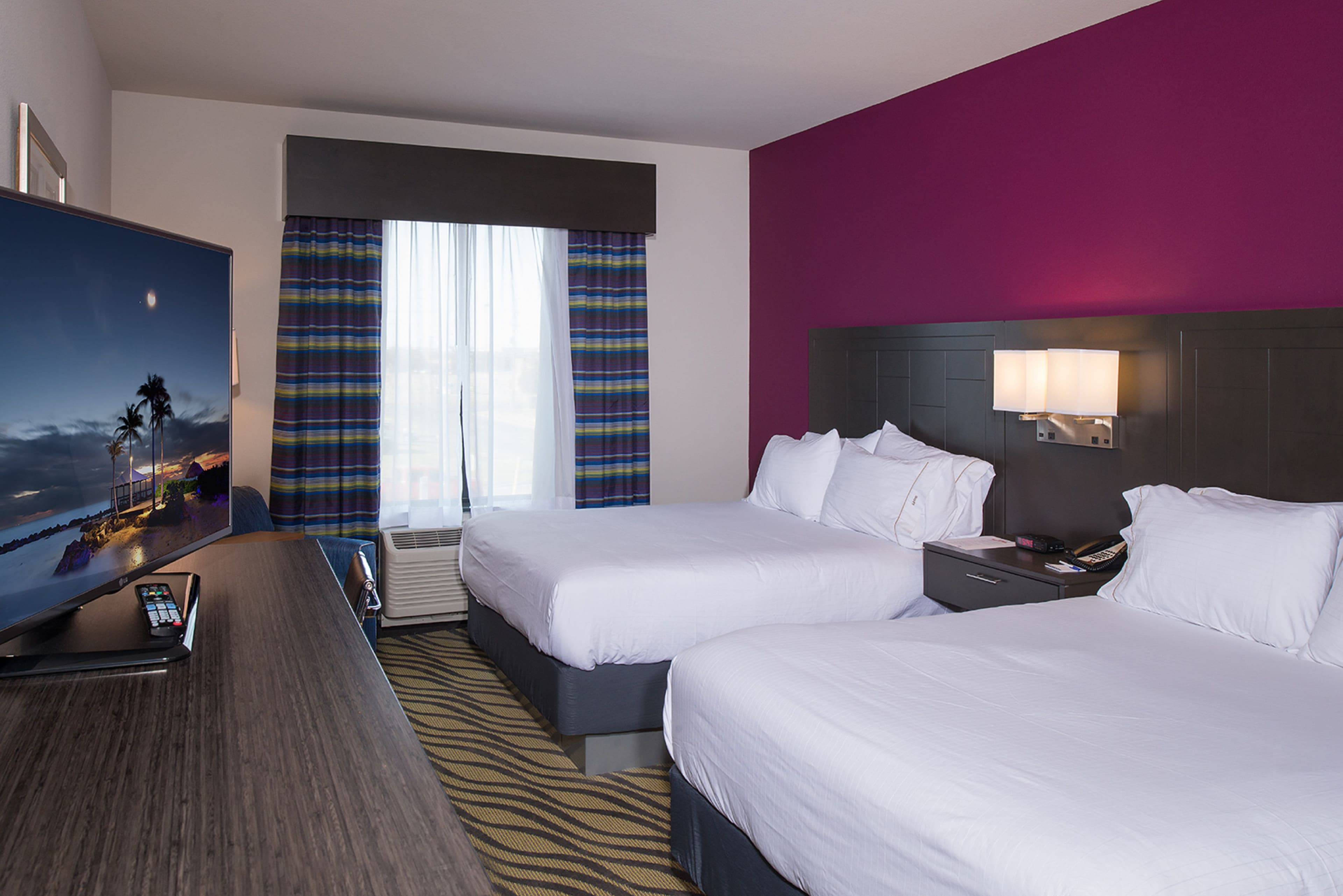 Holiday Inn Express Hutchinson — 13