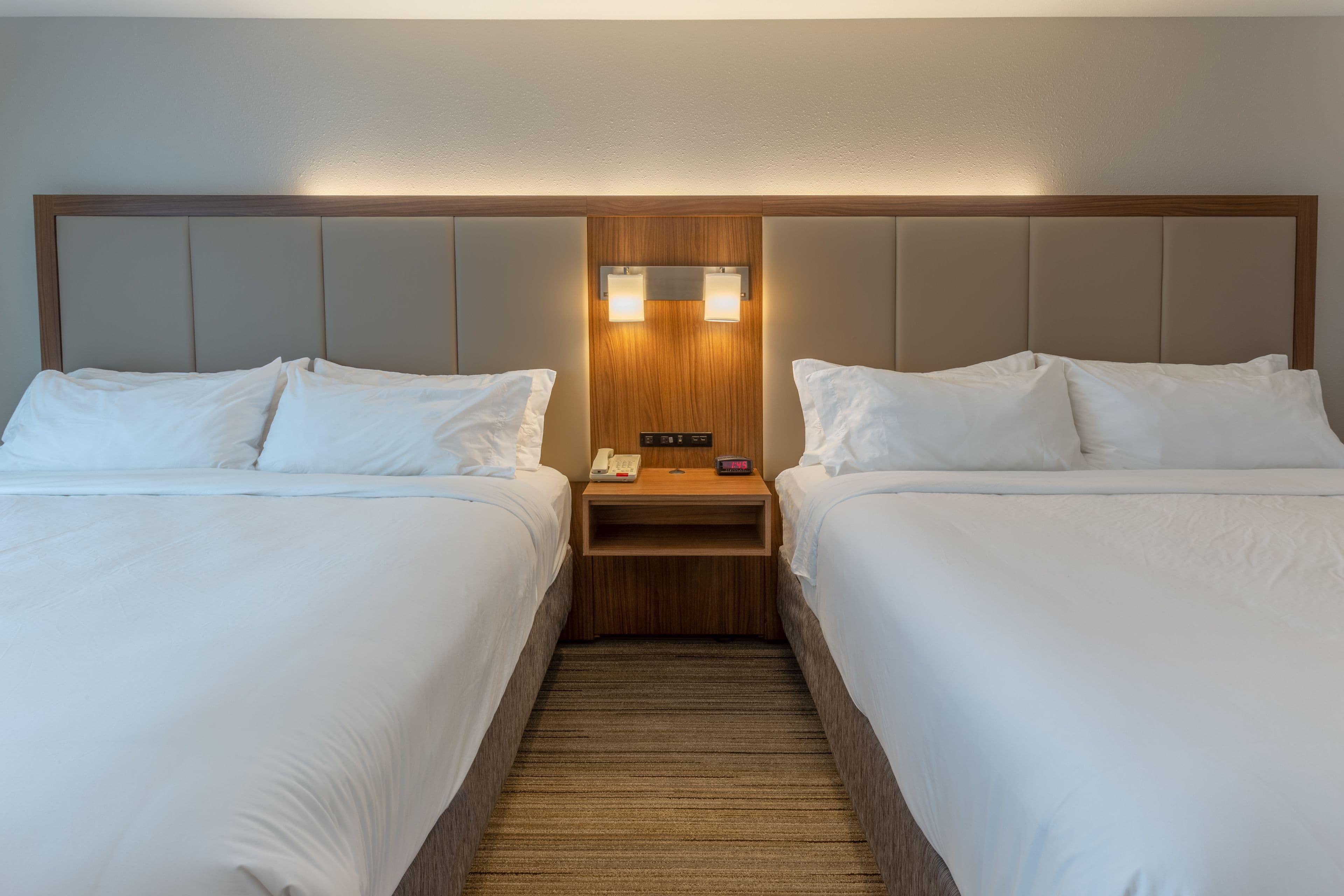 Holiday Inn Express Indianapolis - Southeast — 6