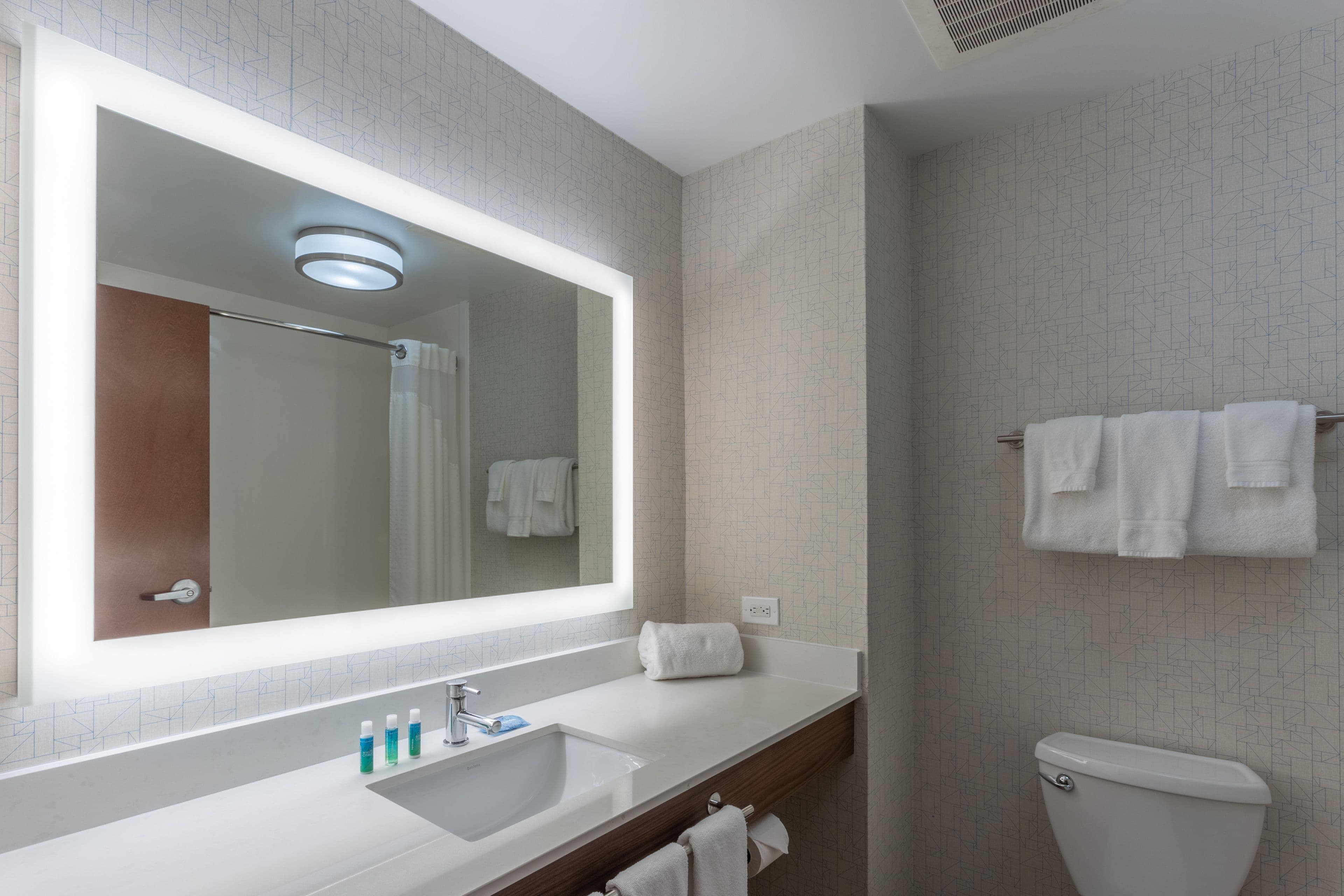 Holiday Inn Express Indianapolis - Southeast - Image 5