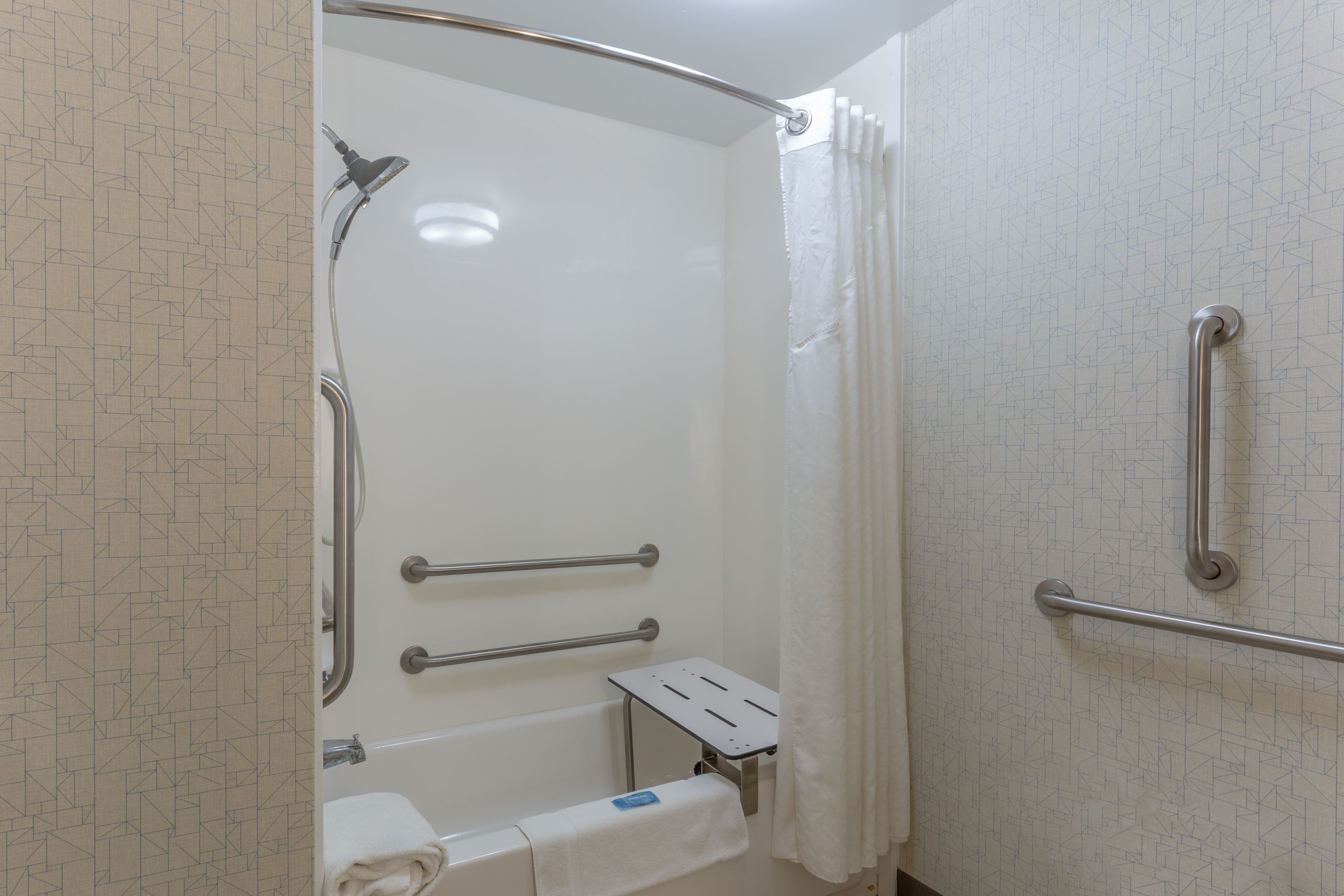 Holiday Inn Express Indianapolis - Southeast — 12