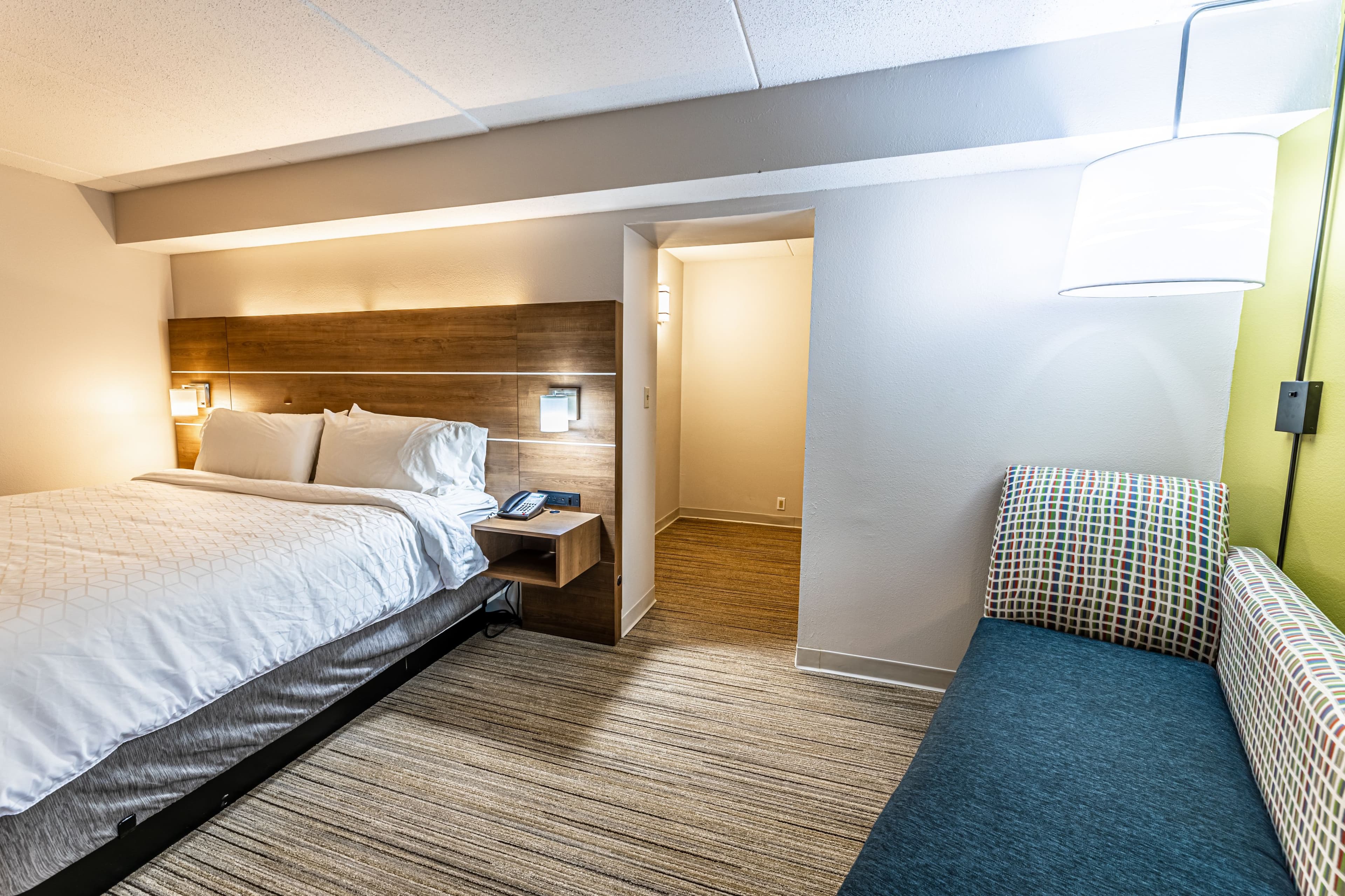 Holiday Inn Express Indianapolis South - Image 4