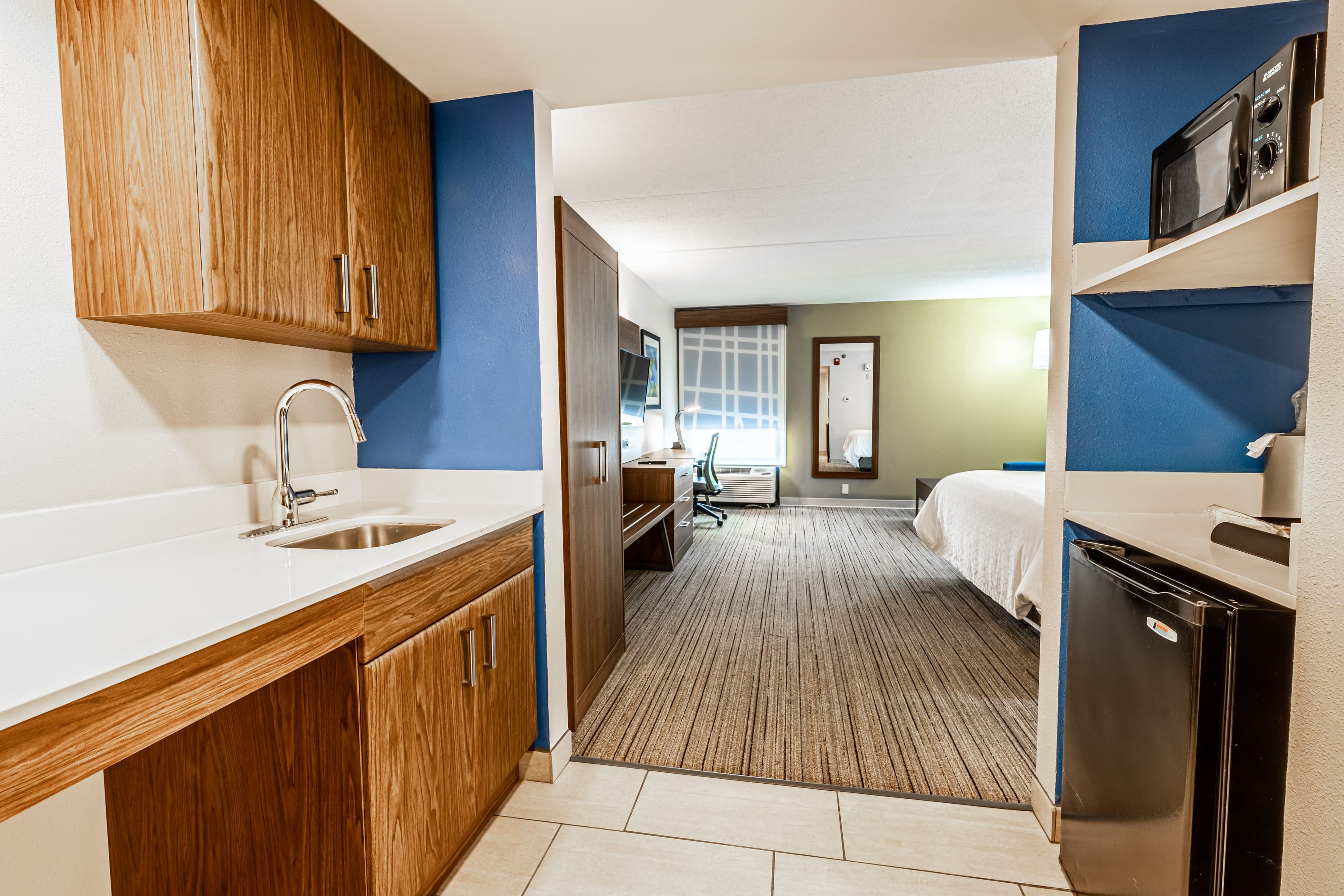 Holiday Inn Express Indianapolis South — 102