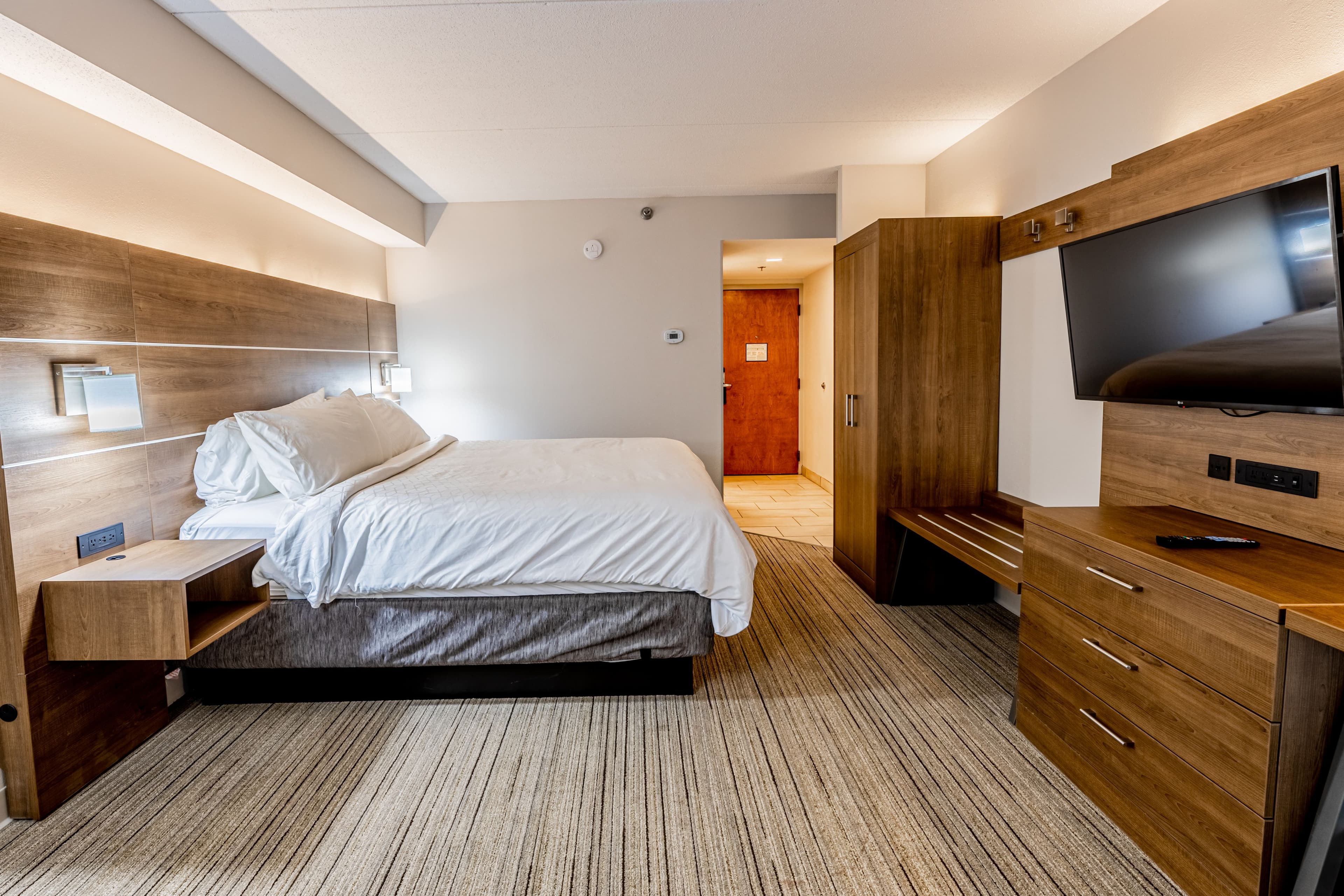 Holiday Inn Express Indianapolis South — 13