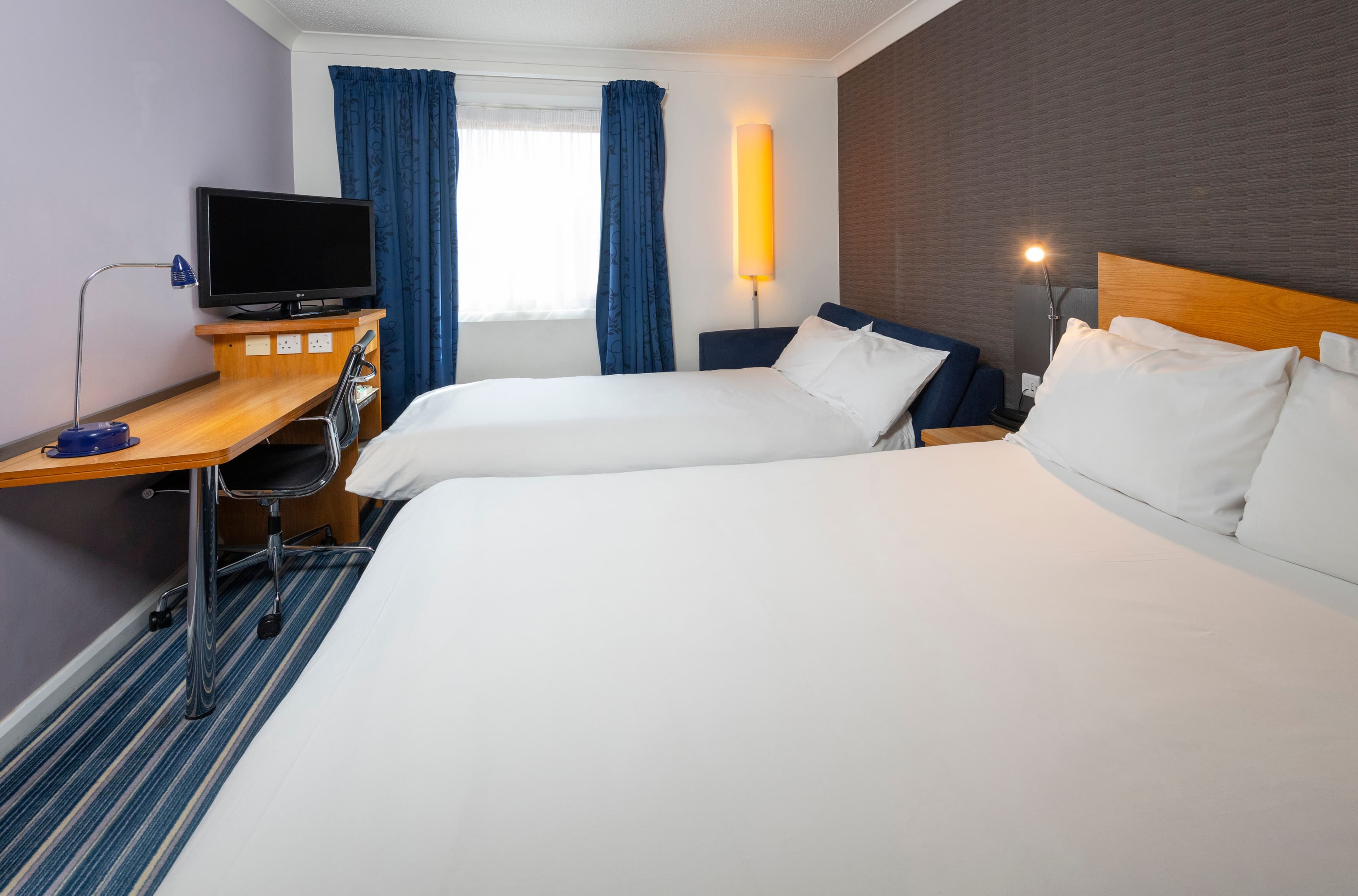 Holiday Inn Express Inverness - Image 5