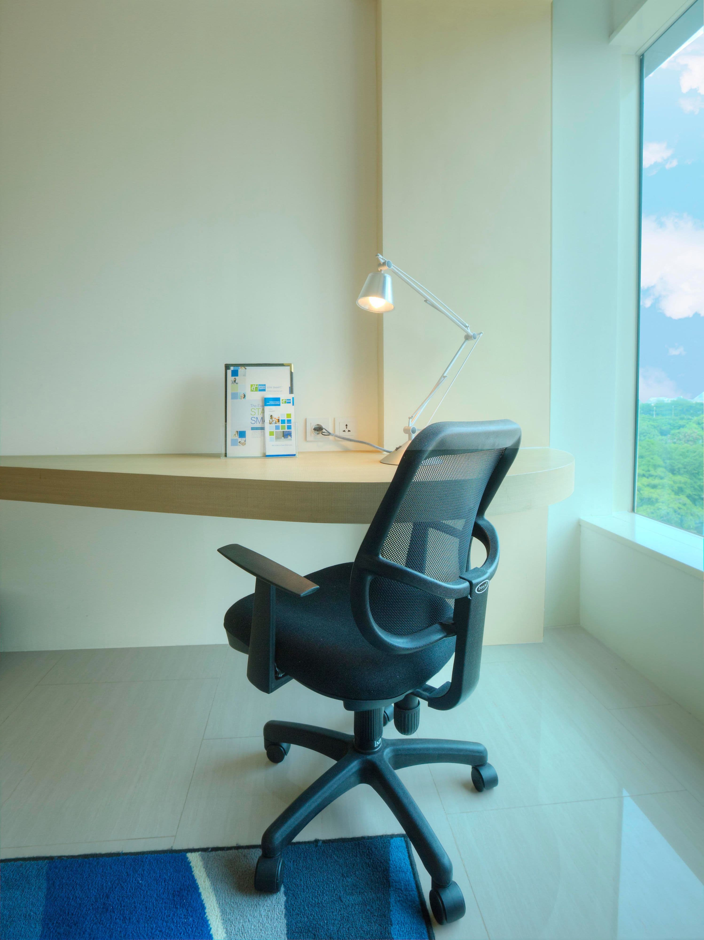 Holiday Inn Express Jakarta International Expo — 18